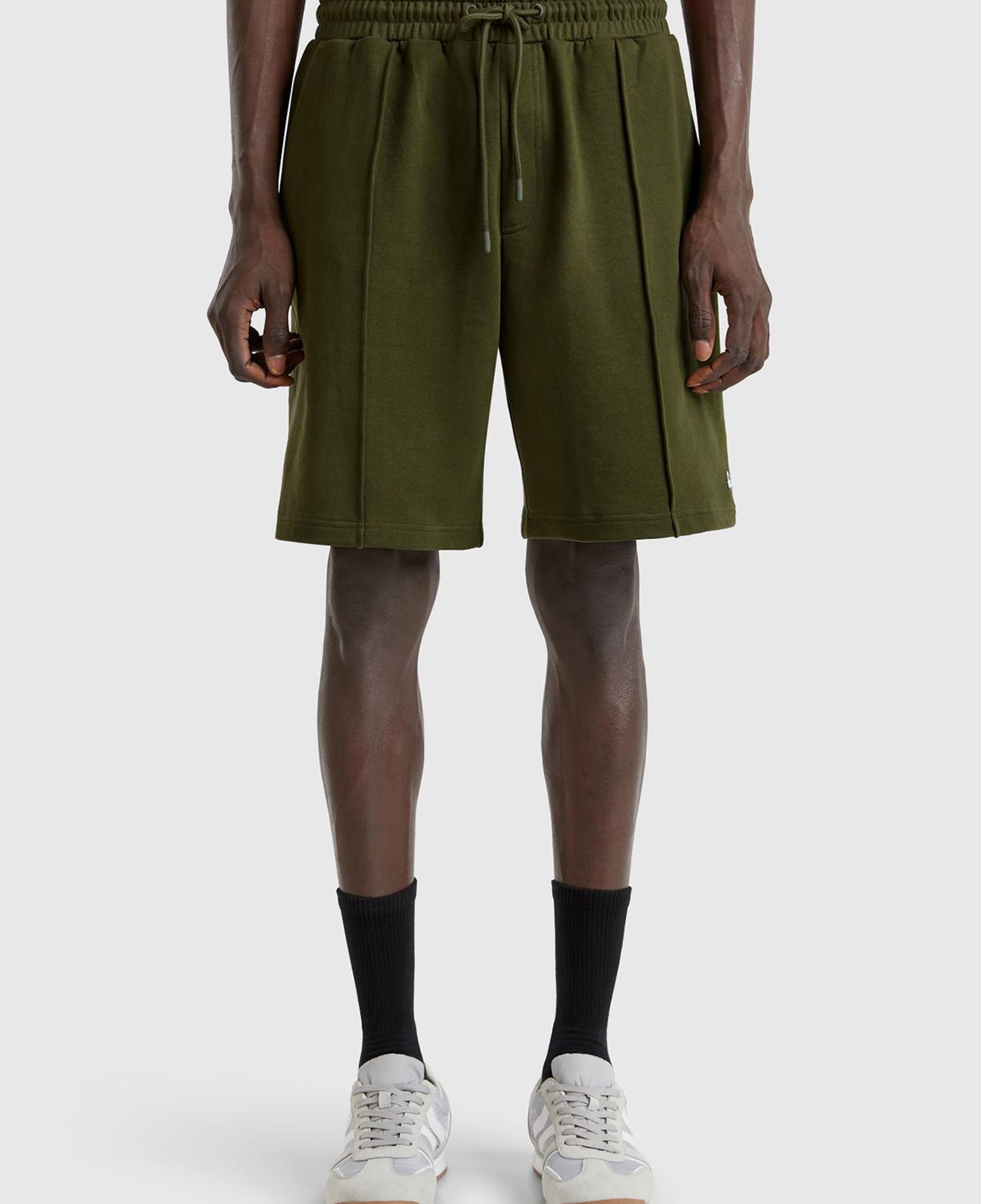 Erkek Haki %100 Pamuk Logo Detaylı Beli Büzgü İpli Bermuda Şort