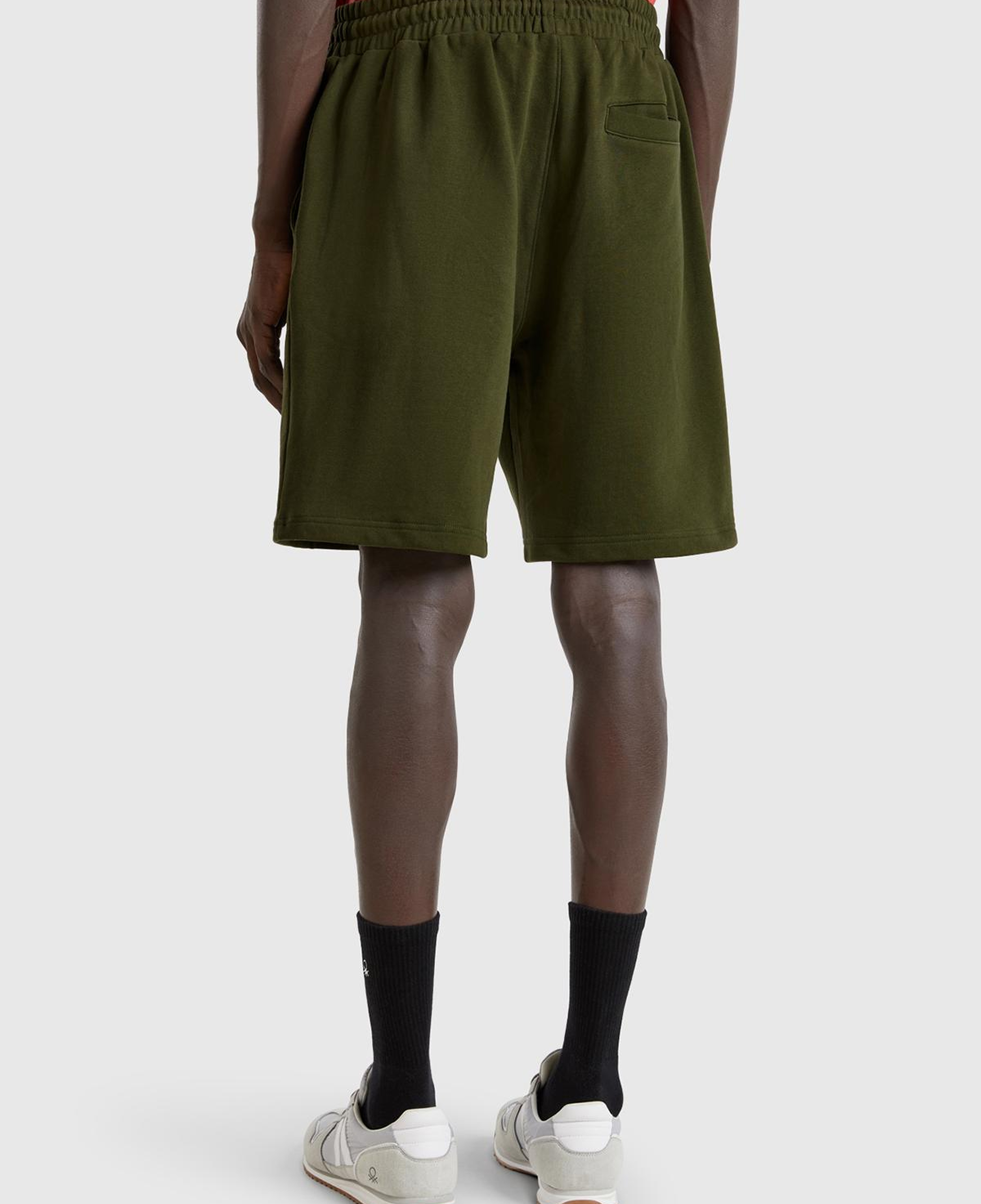 Erkek Haki %100 Pamuk Logo Detaylı Beli Büzgü İpli Bermuda Şort