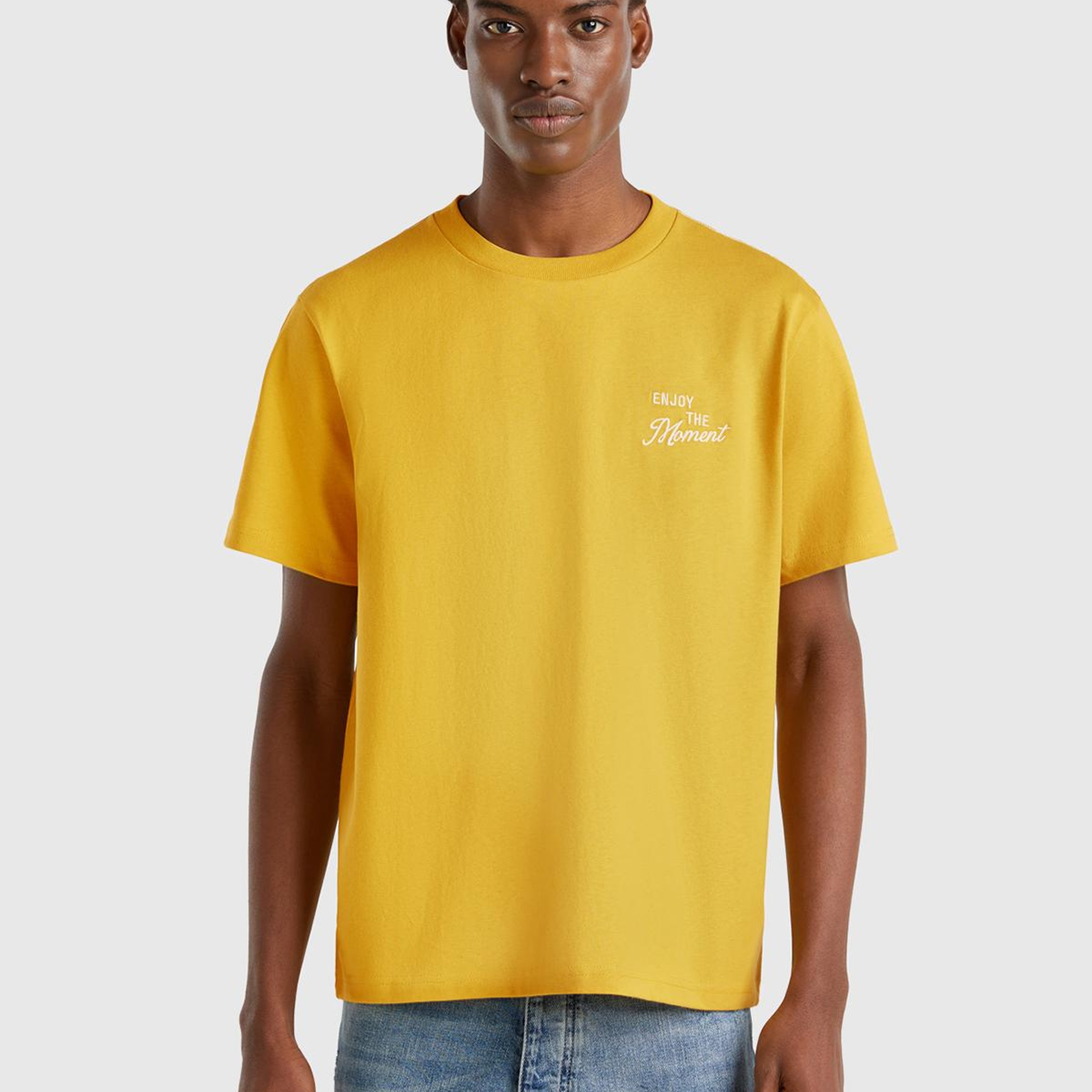 Erkek Sarı %100 Pamuk Sol Önü Baskılı Relax Fit Bisiklet Yaka T-Shirt