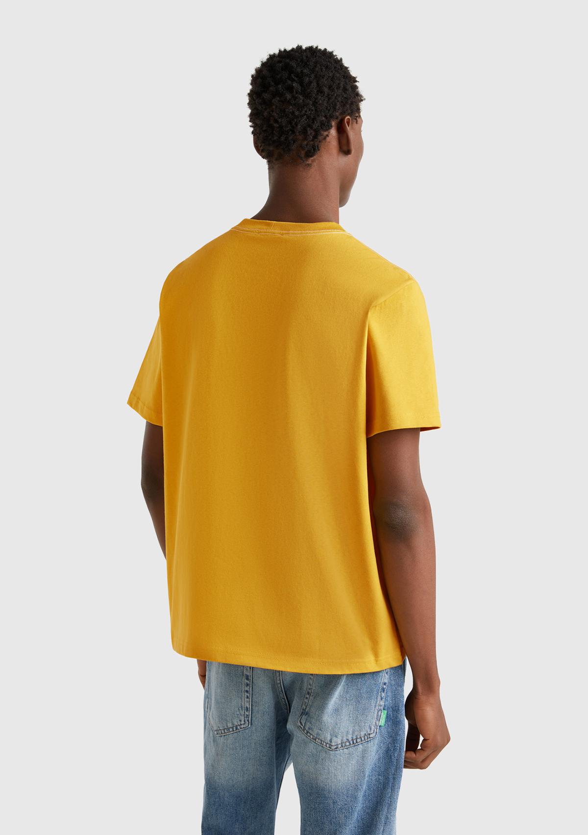 Erkek Sarı %100 Pamuk Sol Önü Baskılı Relax Fit Bisiklet Yaka T-Shirt