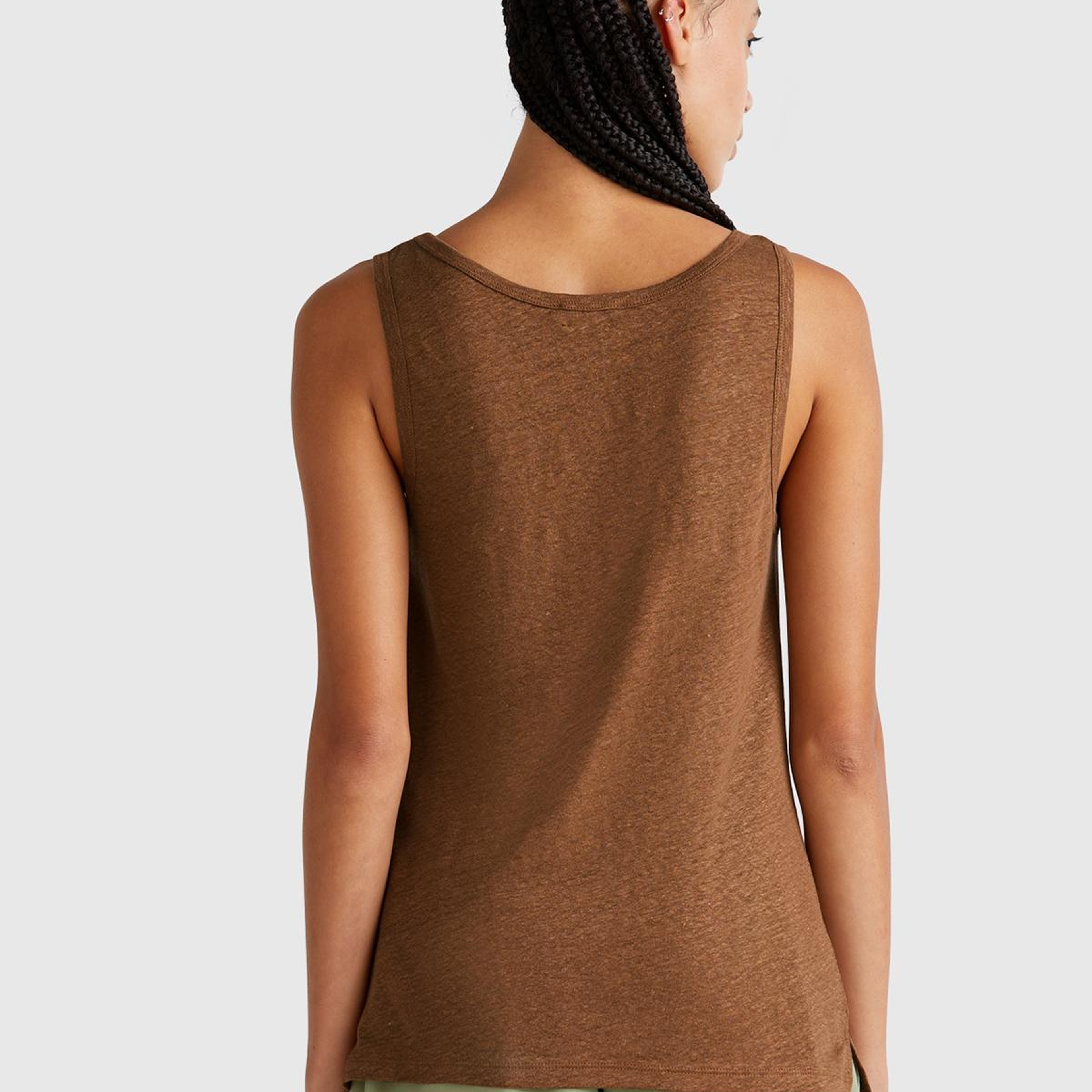 Kadın Kahverengi %100 Keten Yanları Yırtmaçlı Regular Fit Yuvarlak Yaka Atlet