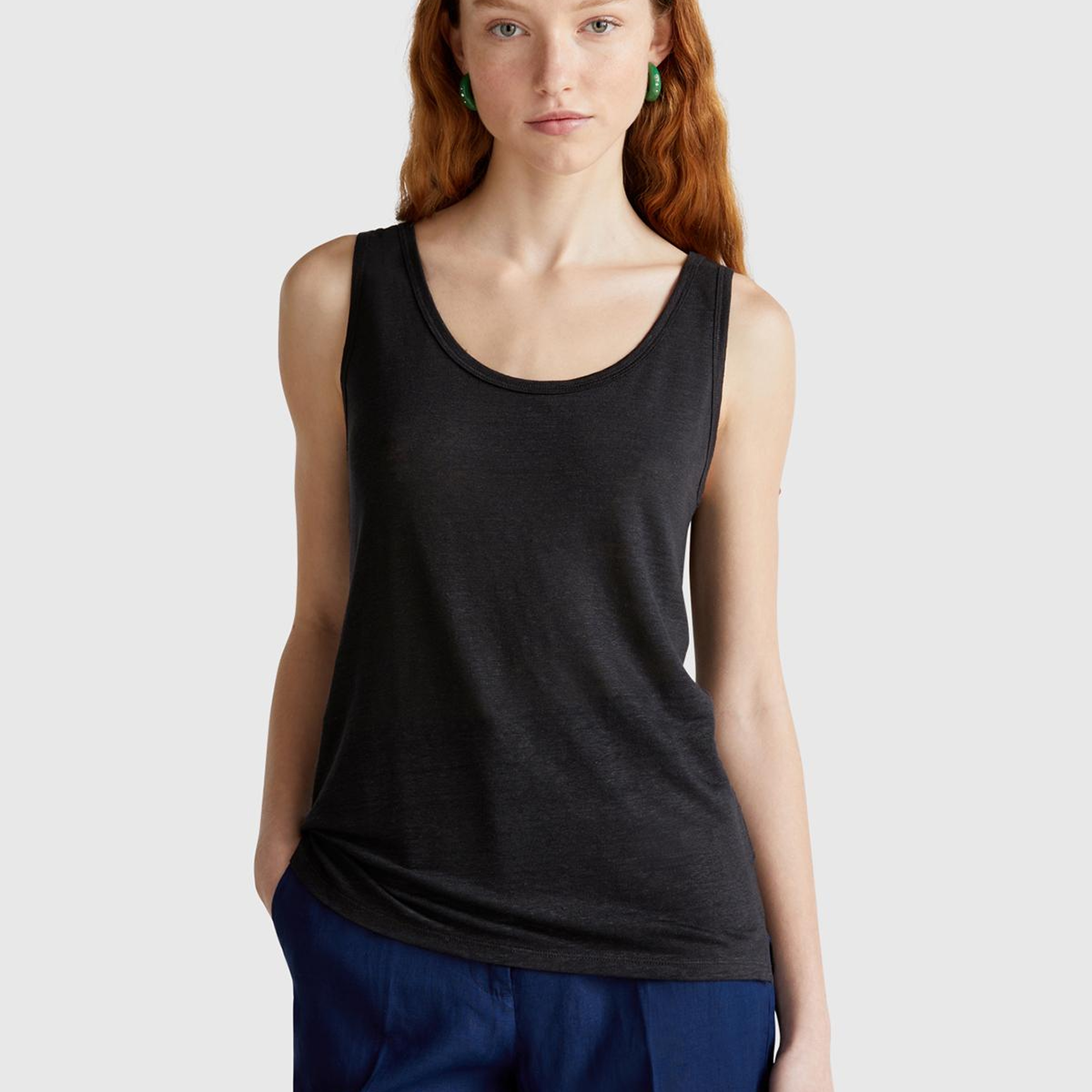 Kadın Siyah %100 Keten Yanları Yırtmaçlı Regular Fit Yuvarlak Yaka Atlet