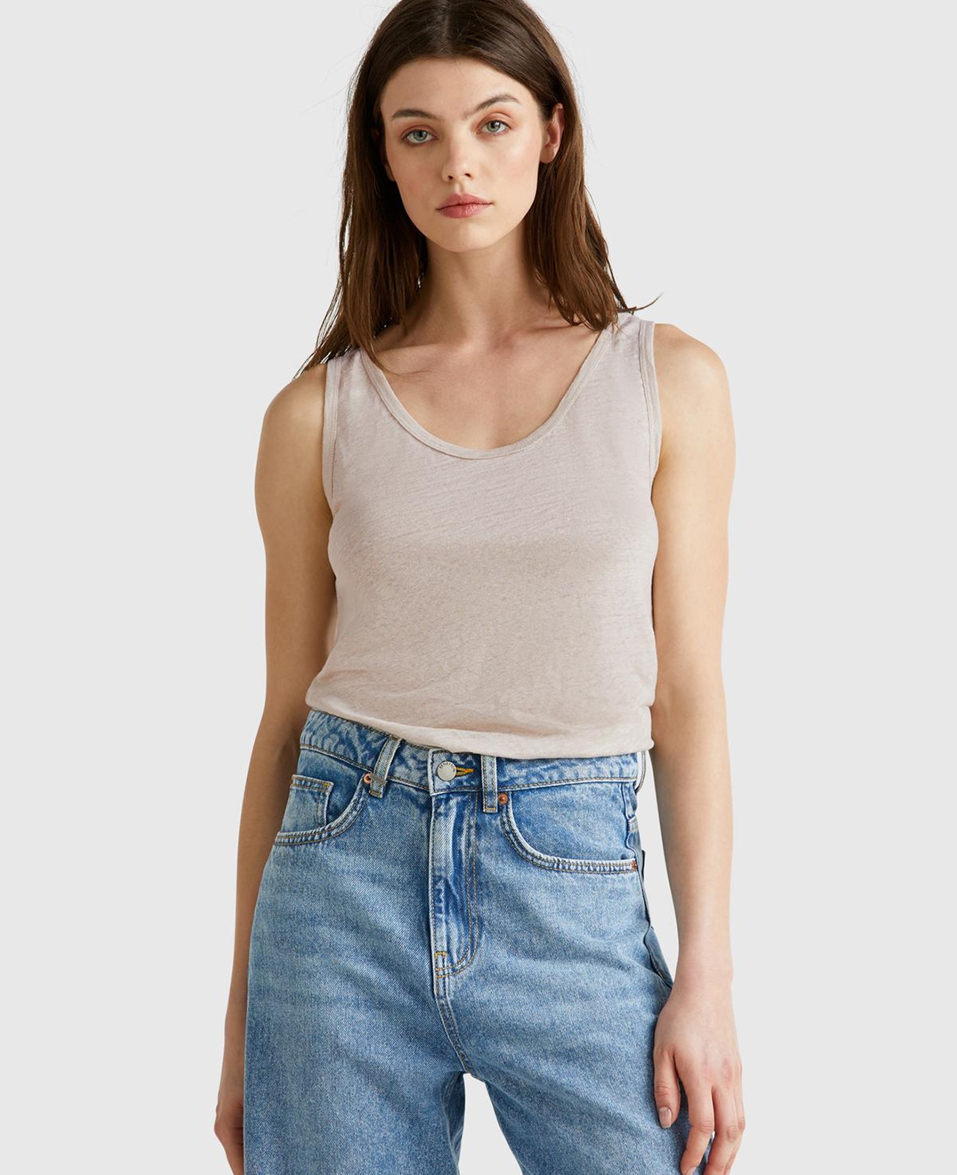 Kadın Taş Rengi %100 Keten Yanları Yırtmaçlı Regular Fit Yuvarlak Yaka Atlet