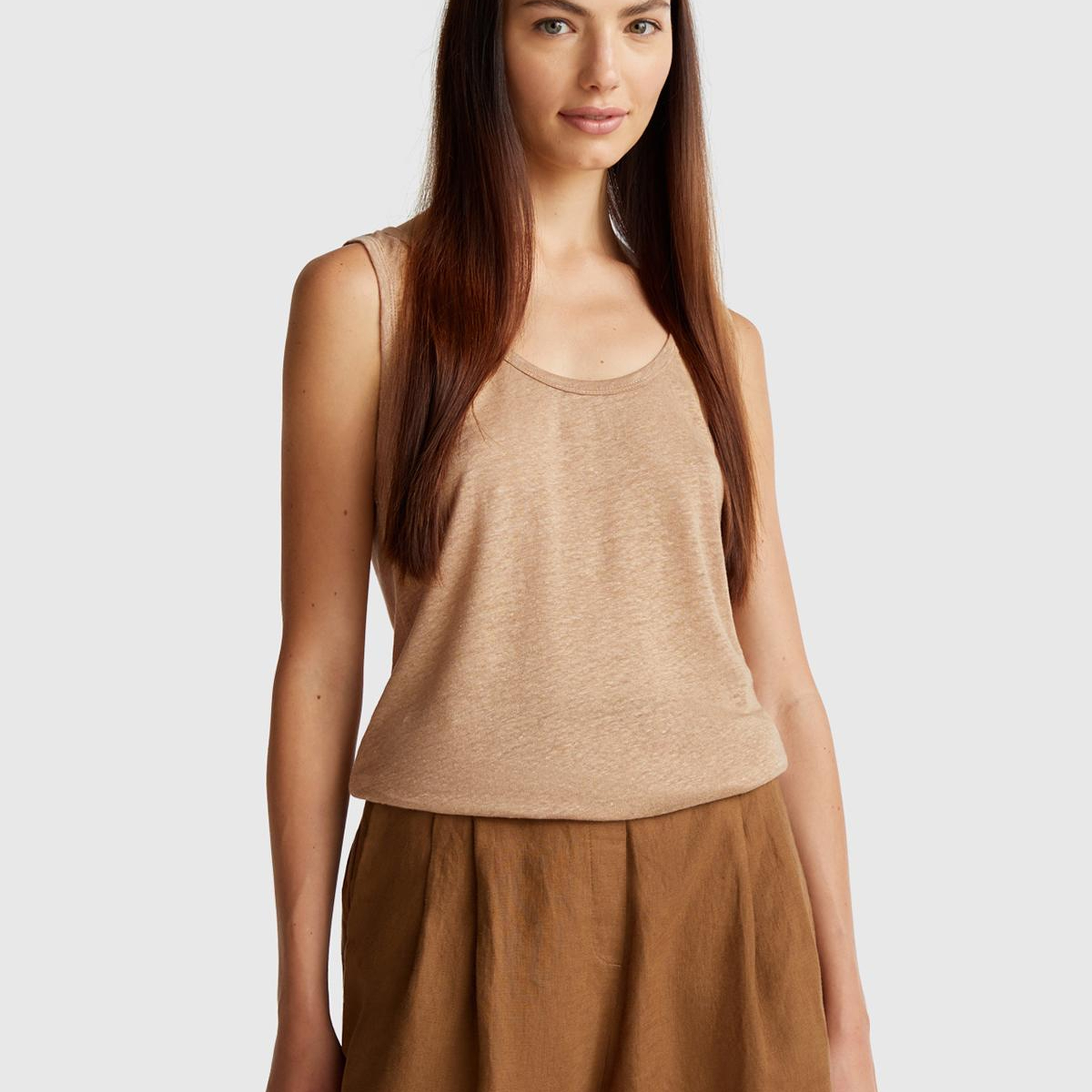 Kadın Bej %100 Keten Yanları Yırtmaçlı Regular Fit Yuvarlak Yaka Atlet