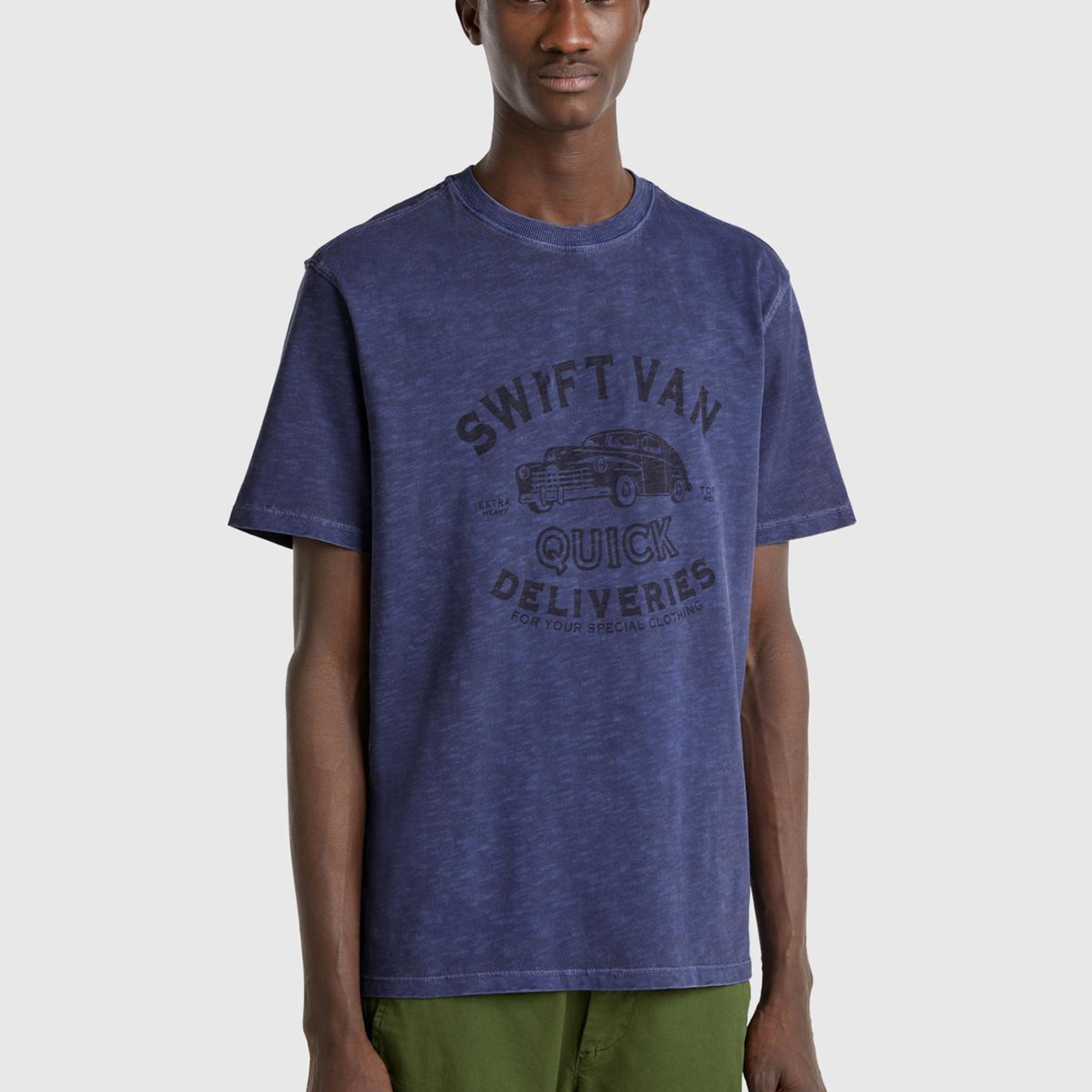 Erkek İndigo %100 Pamuk Yıpranmış Efektli Önü Baskılı Relax Fit T-Shirt