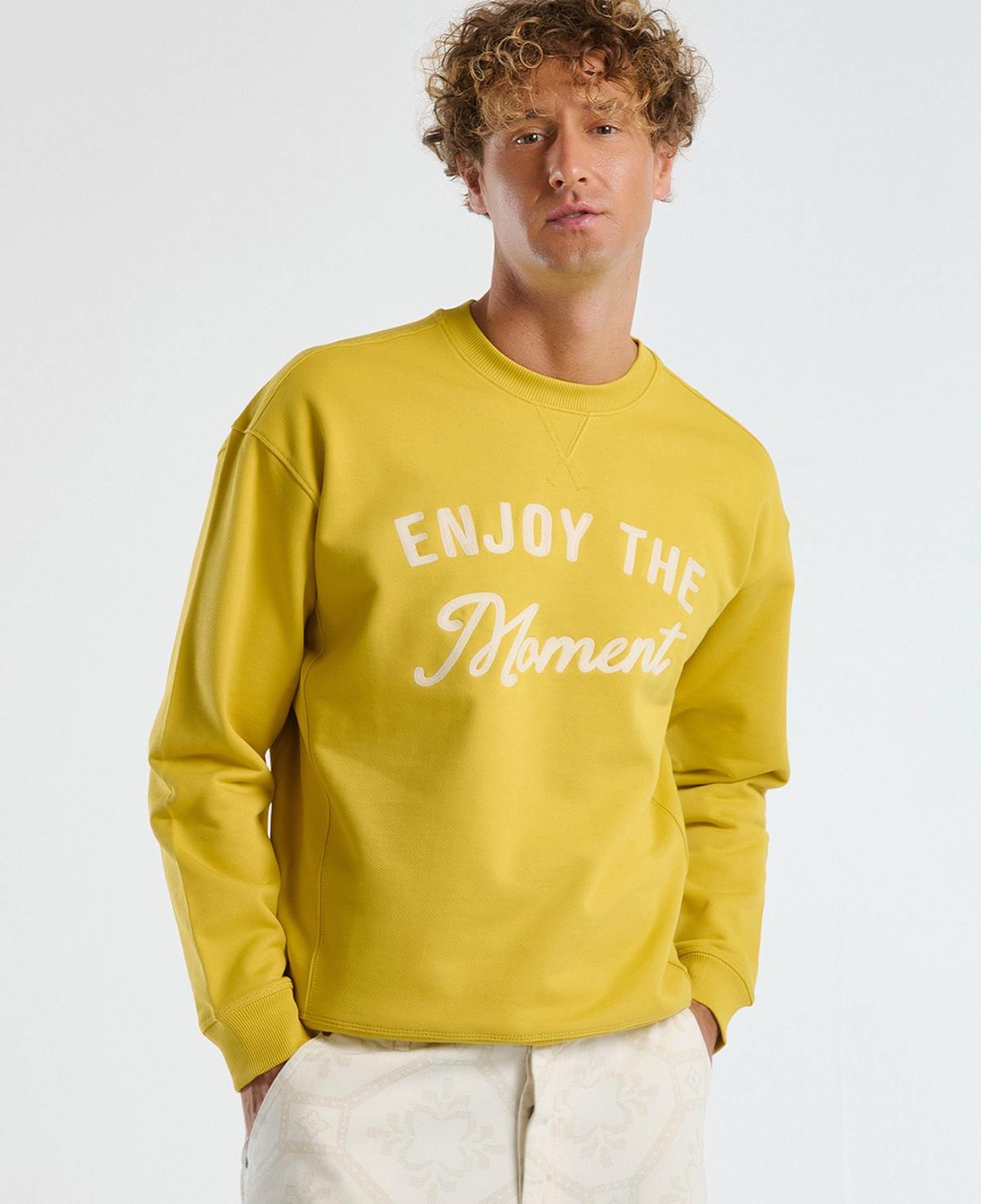 Erkek Sarı Pamuk Karışımlı Önü Yazı Baskılı Relax Fit Sweatshirt