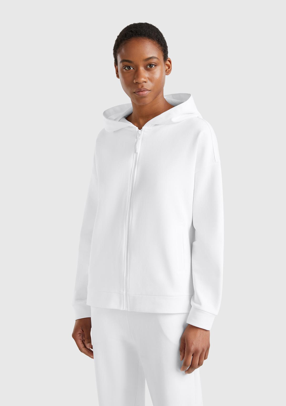 Kadın Beyaz Logo Baskı Detaylı Kapüşonlu Relax Fit Sweatshirt