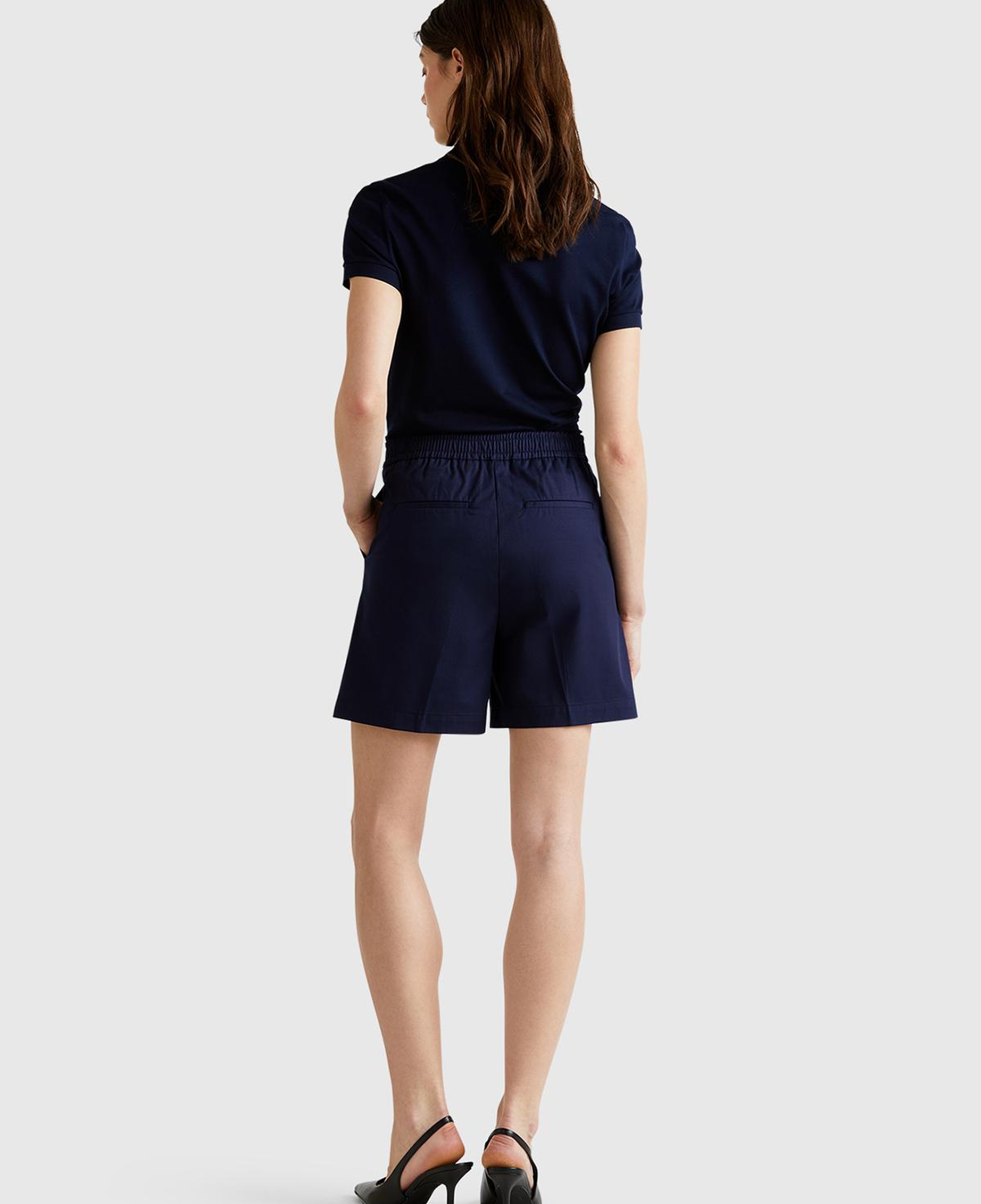 Kadın Lacivert Streç Pamuklu Arka Beli Lastikli Straight Fit Bermuda Şort