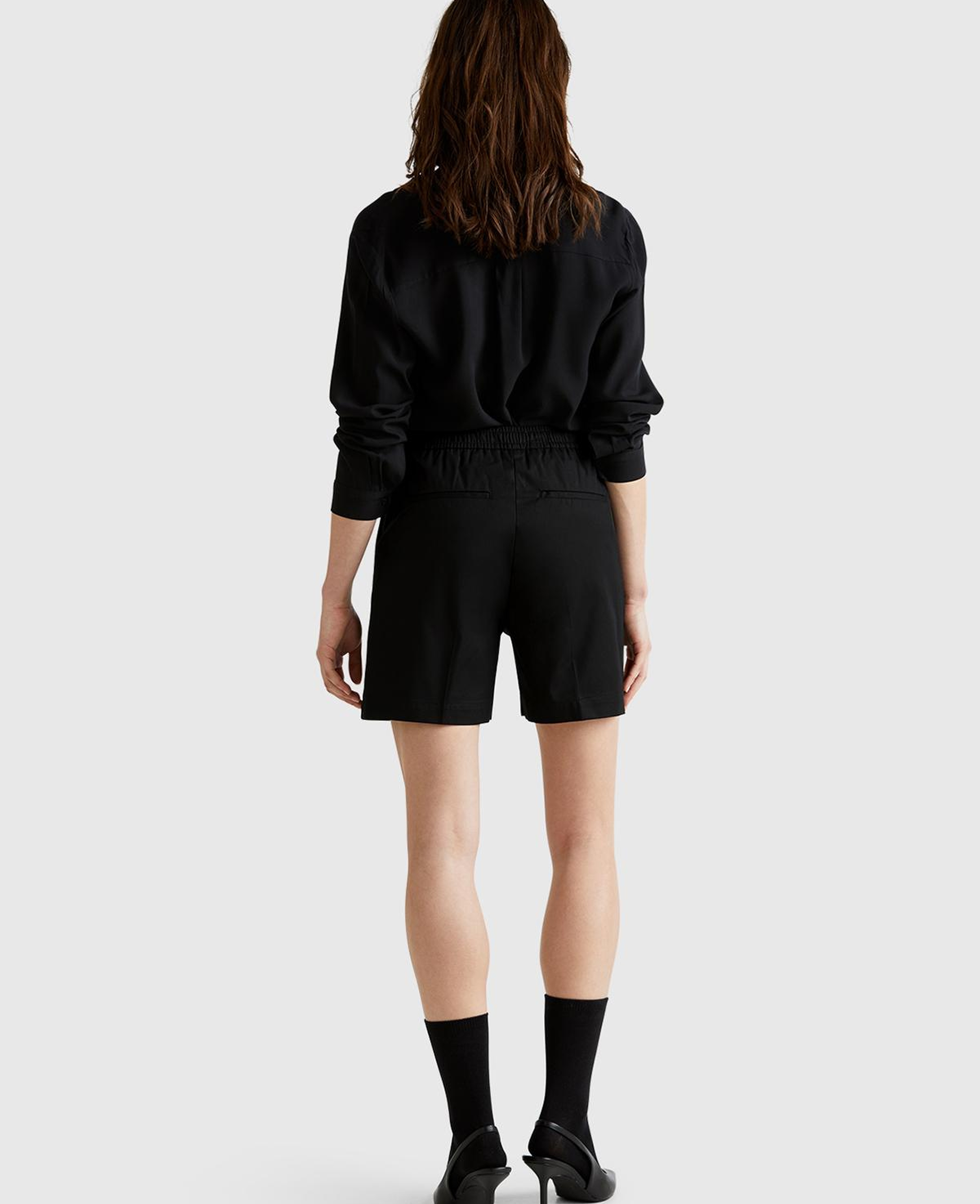 Kadın Siyah Streç Pamuklu Arka Beli Lastikli Straight Fit Bermuda Şort