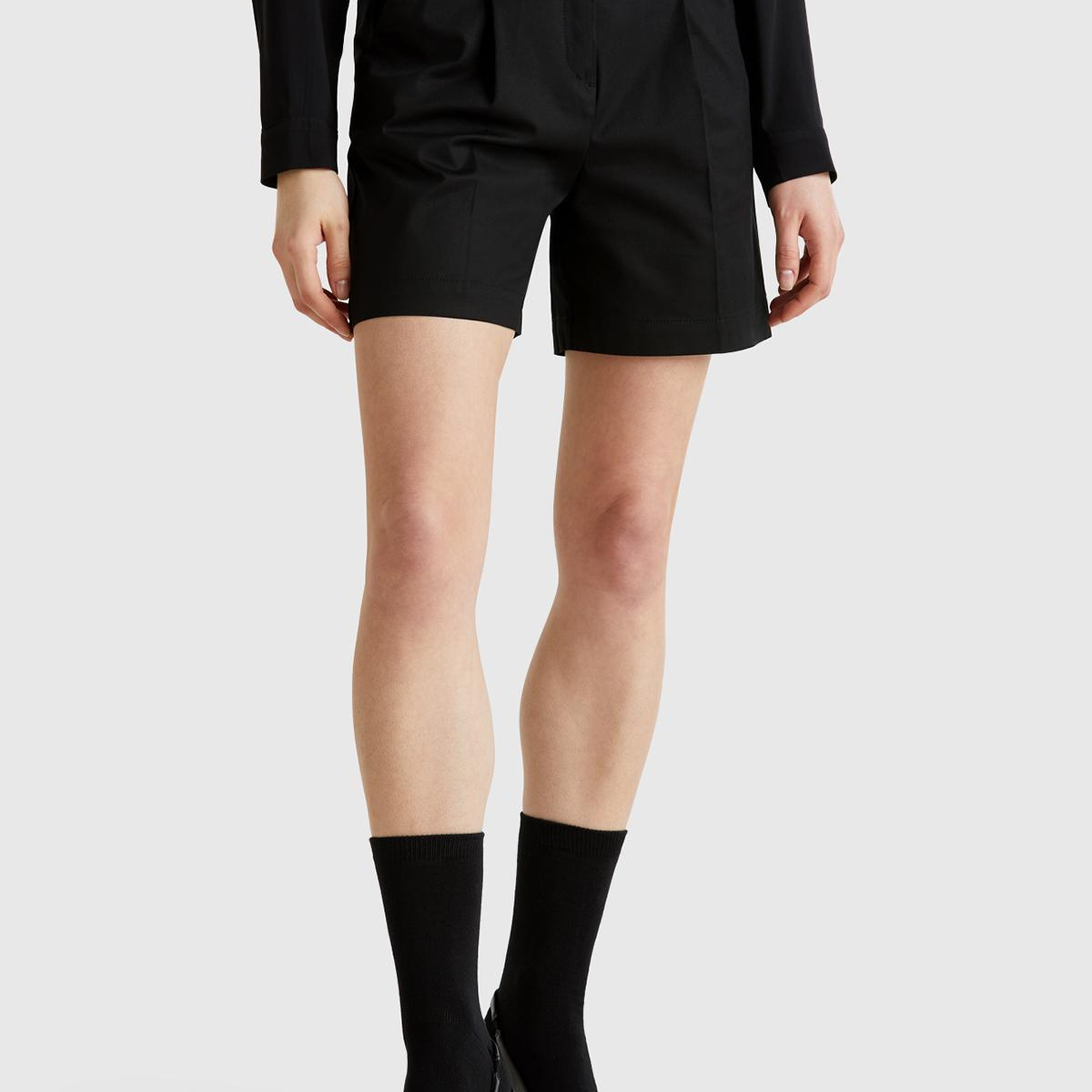 Kadın Siyah Streç Pamuklu Arka Beli Lastikli Straight Fit Bermuda Şort