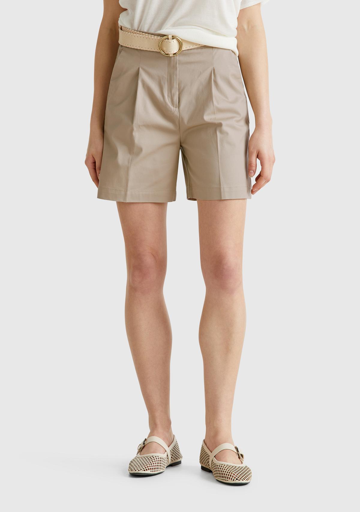 Kadın Bej Streç Pamuklu Arka Beli Lastikli Straight Fit Bermuda Şort