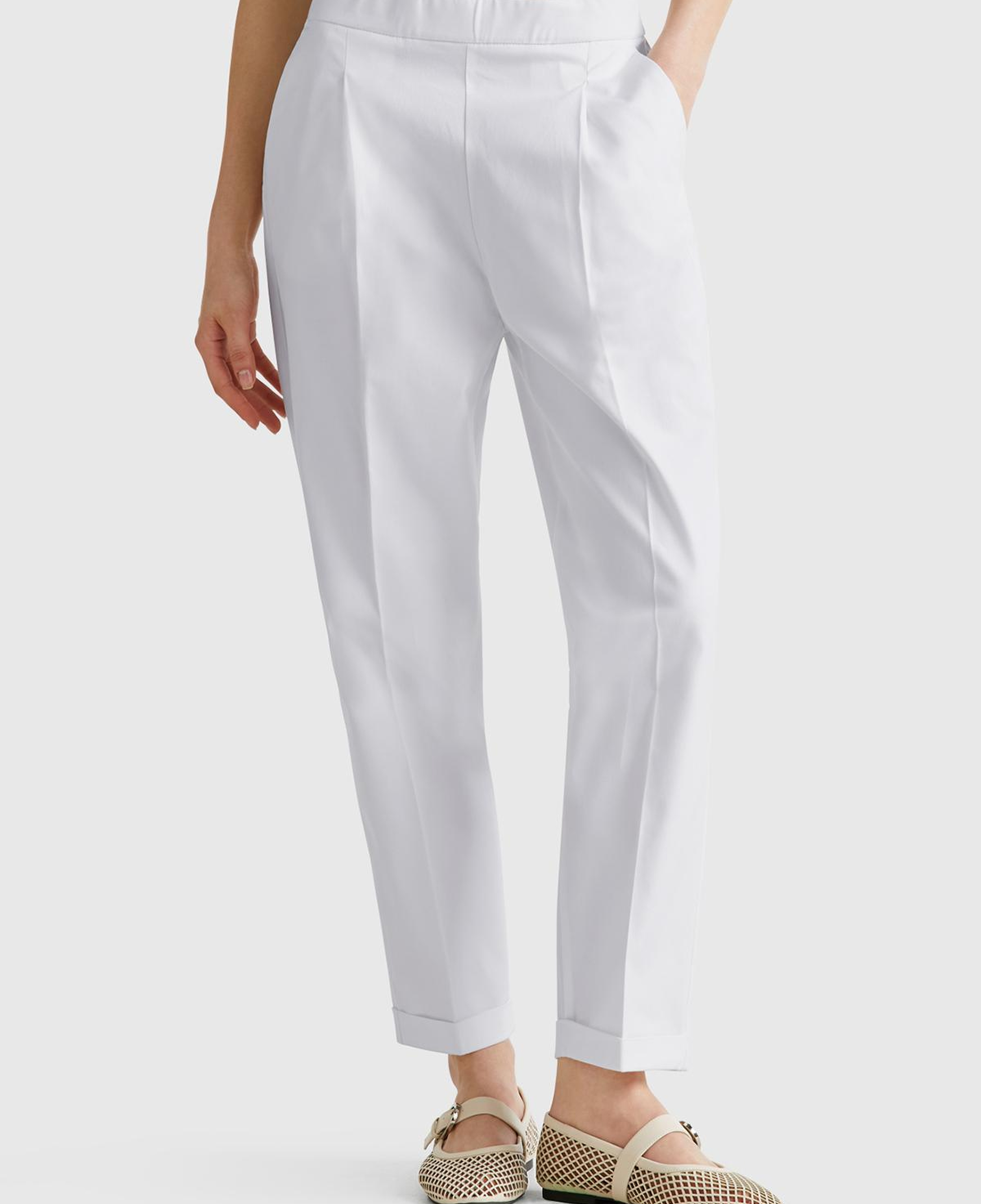 Kadın Beyaz Streç Pamuklu Arka Beli Lastikli Cepli Pantolon