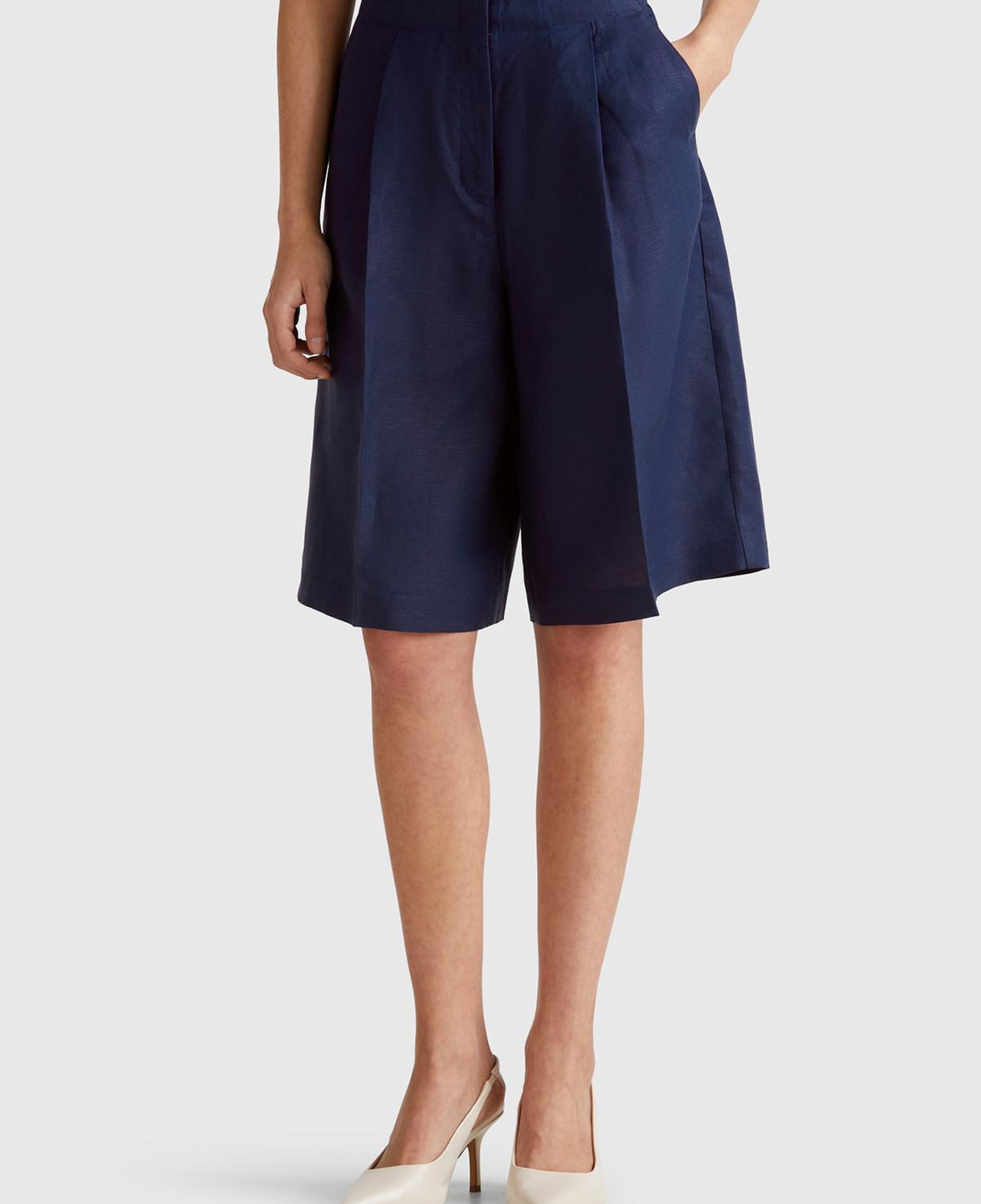 Kadın Lacivert Keten Karışımlı Diz Üstü Bermuda Şort