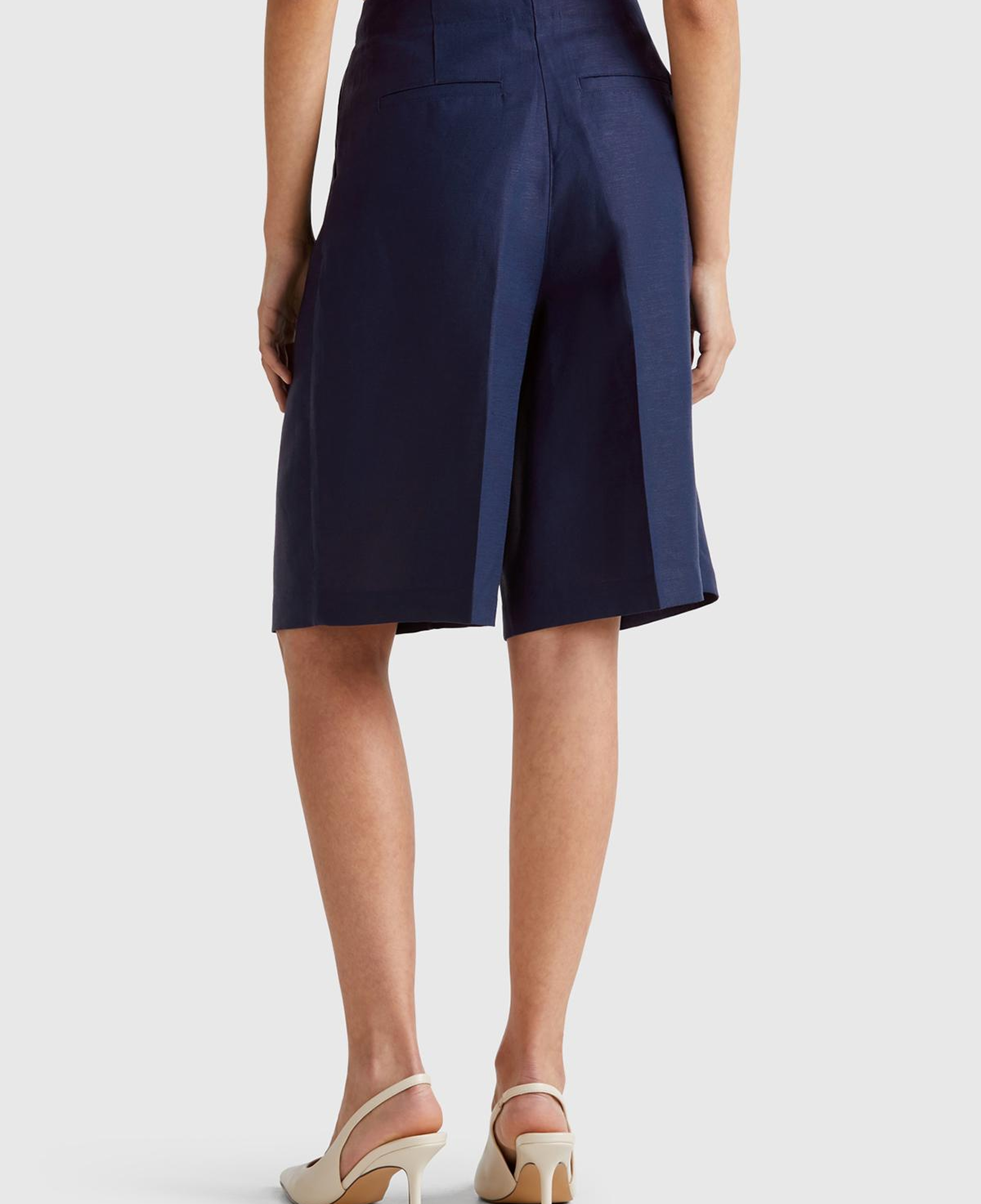 Kadın Lacivert Keten Karışımlı Diz Üstü Bermuda Şort