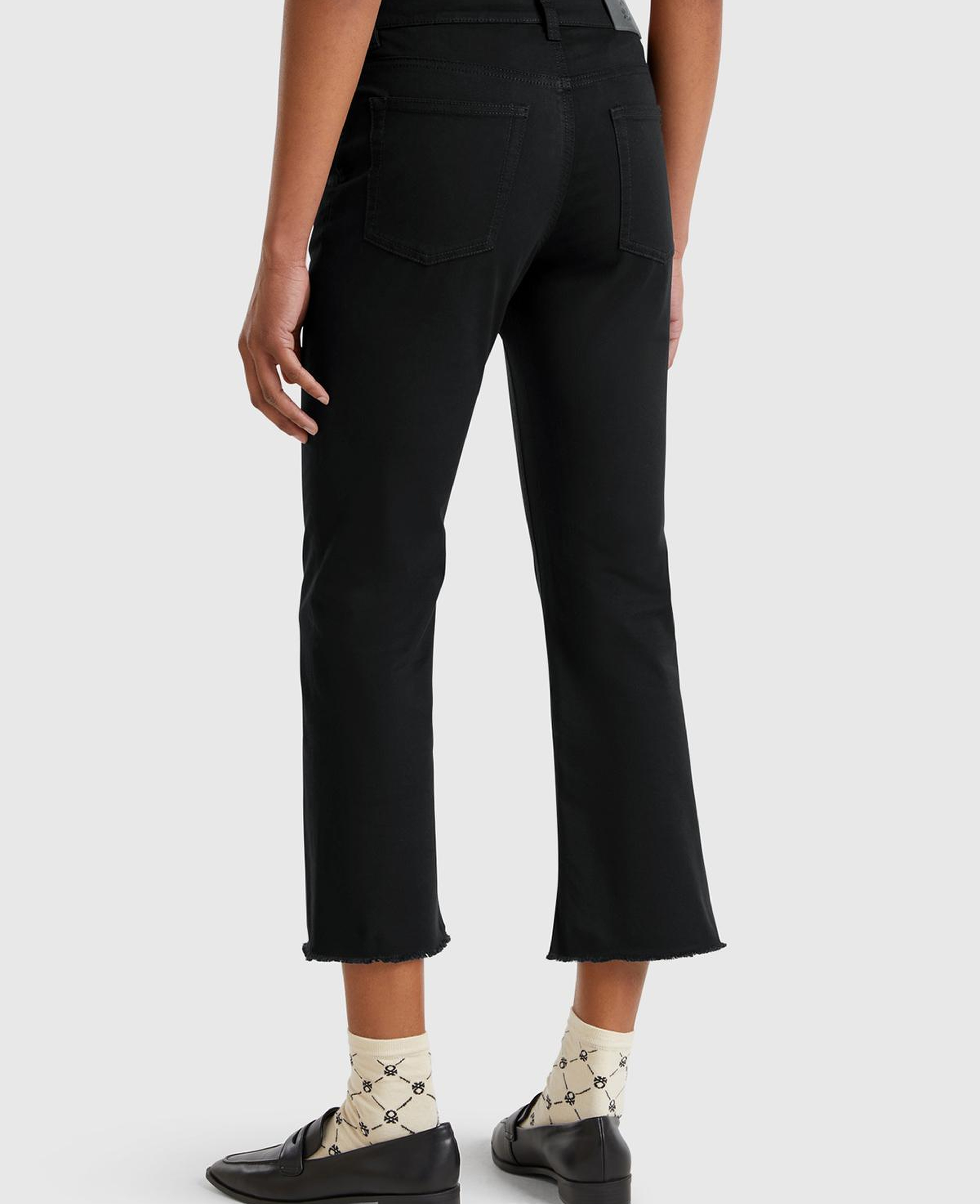 Kadın Siyah 5 Cepli Kısa Paça Denim Pantolon