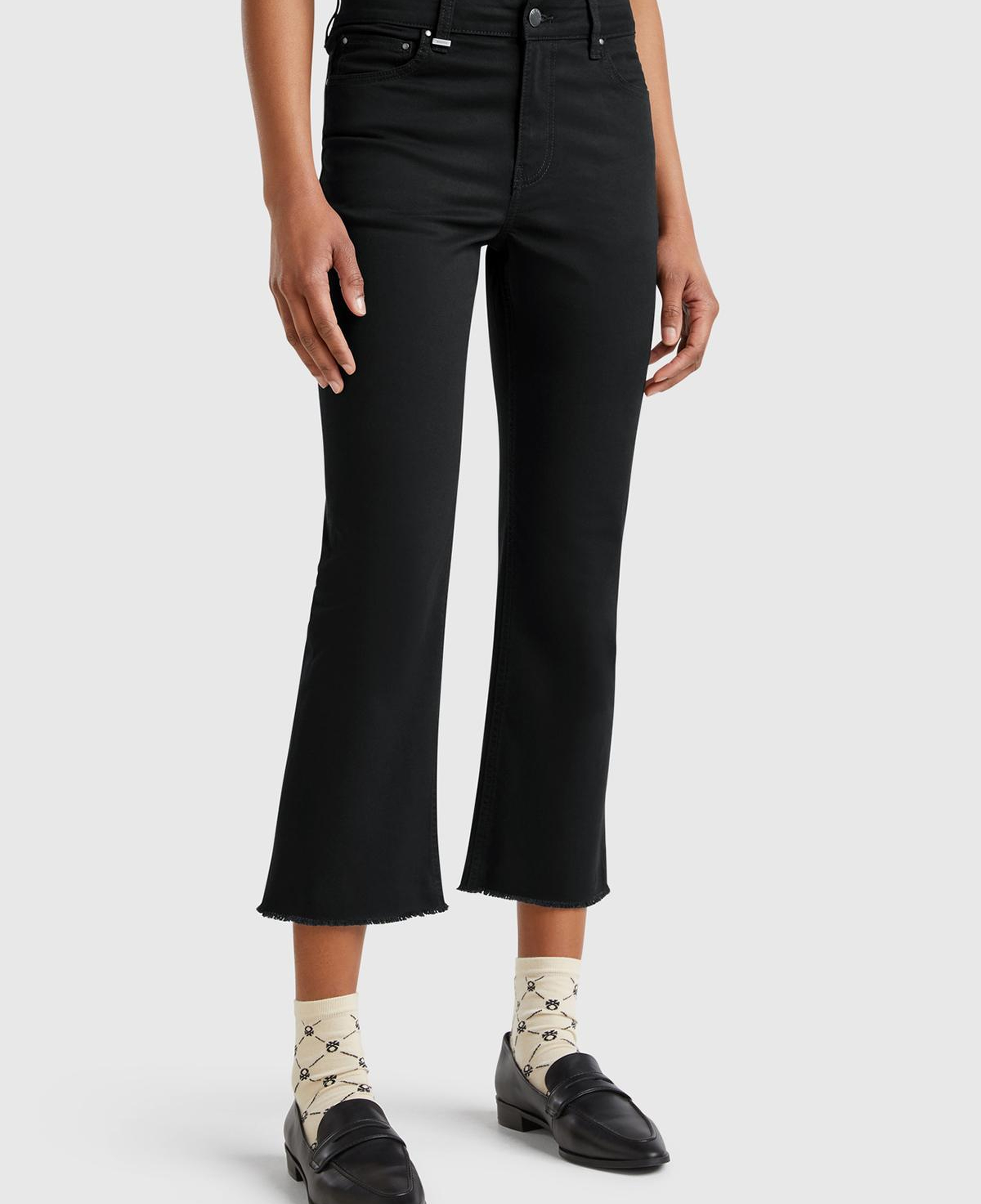 Kadın Siyah 5 Cepli Kısa Paça Denim Pantolon