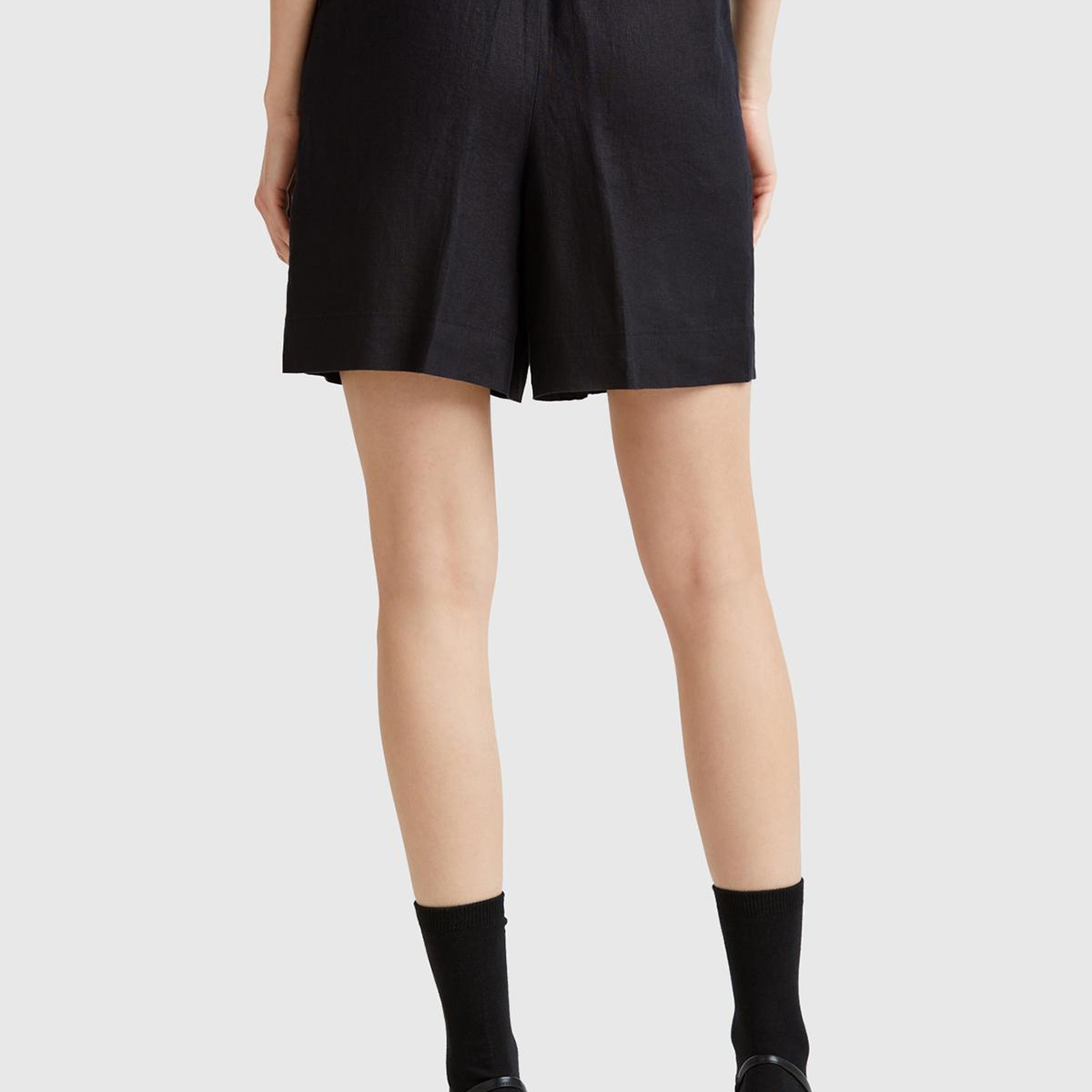 Kadın Siyah %100 Keten Büzgü İpli Cepli Bermuda Şort