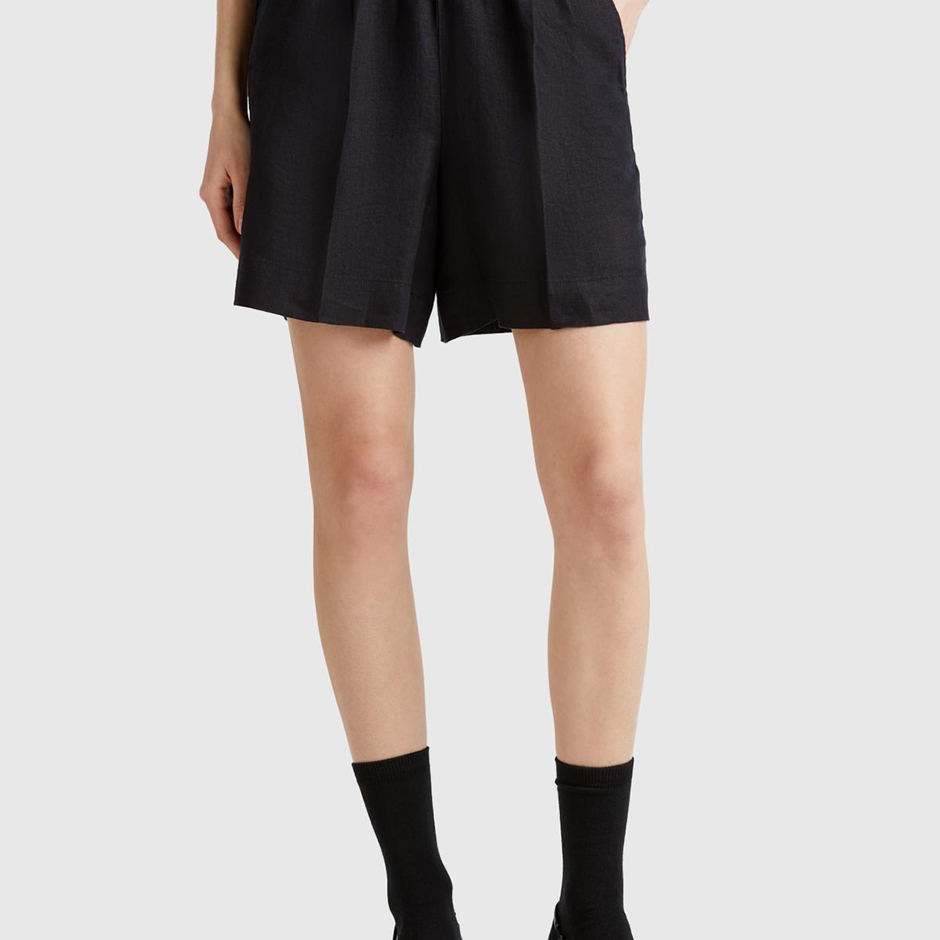 Kadın Siyah %100 Keten Büzgü İpli Cepli Bermuda Şort