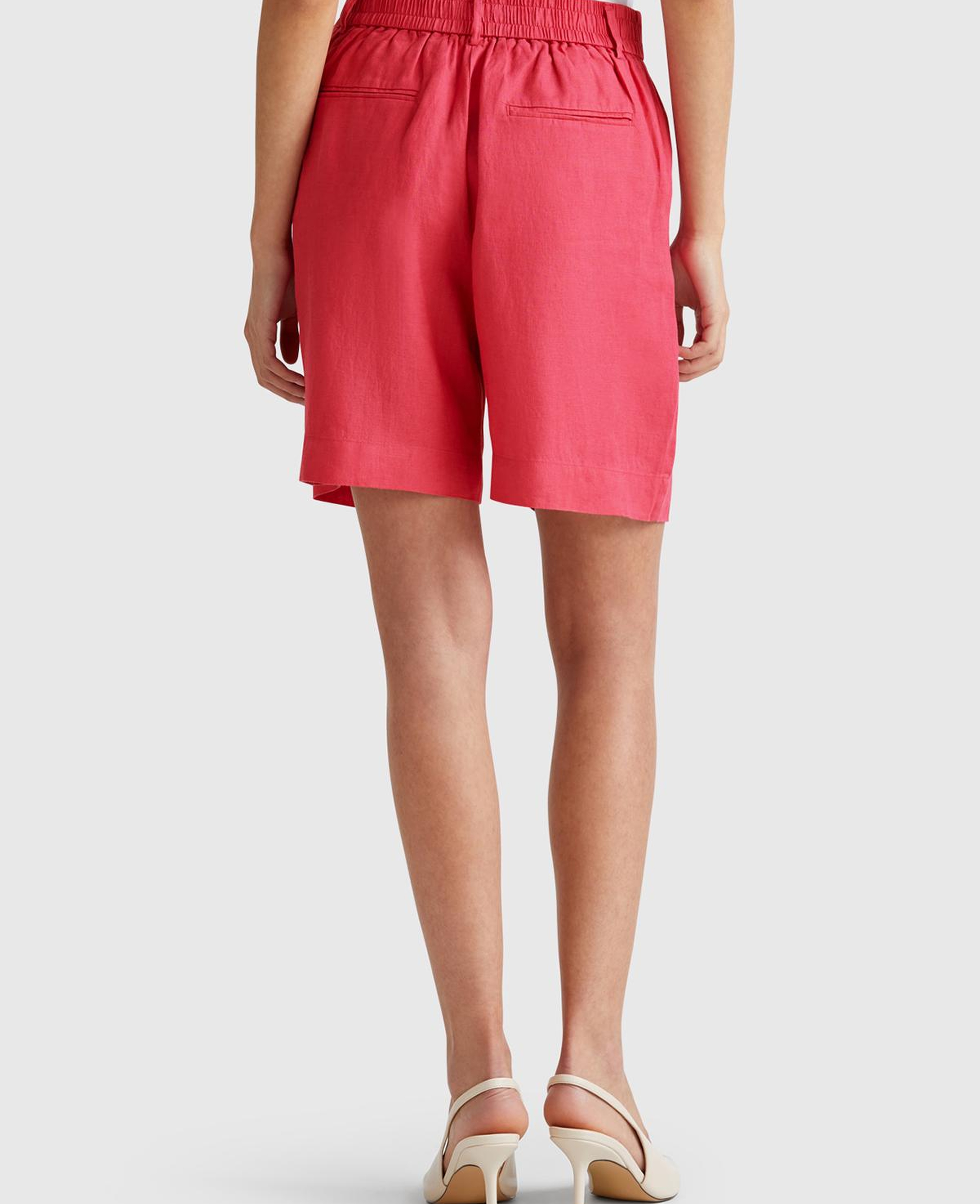Kadın Fuşya %100 Keten Arka Beli Lastikli Pileli Relax Fit Bermuda Şort