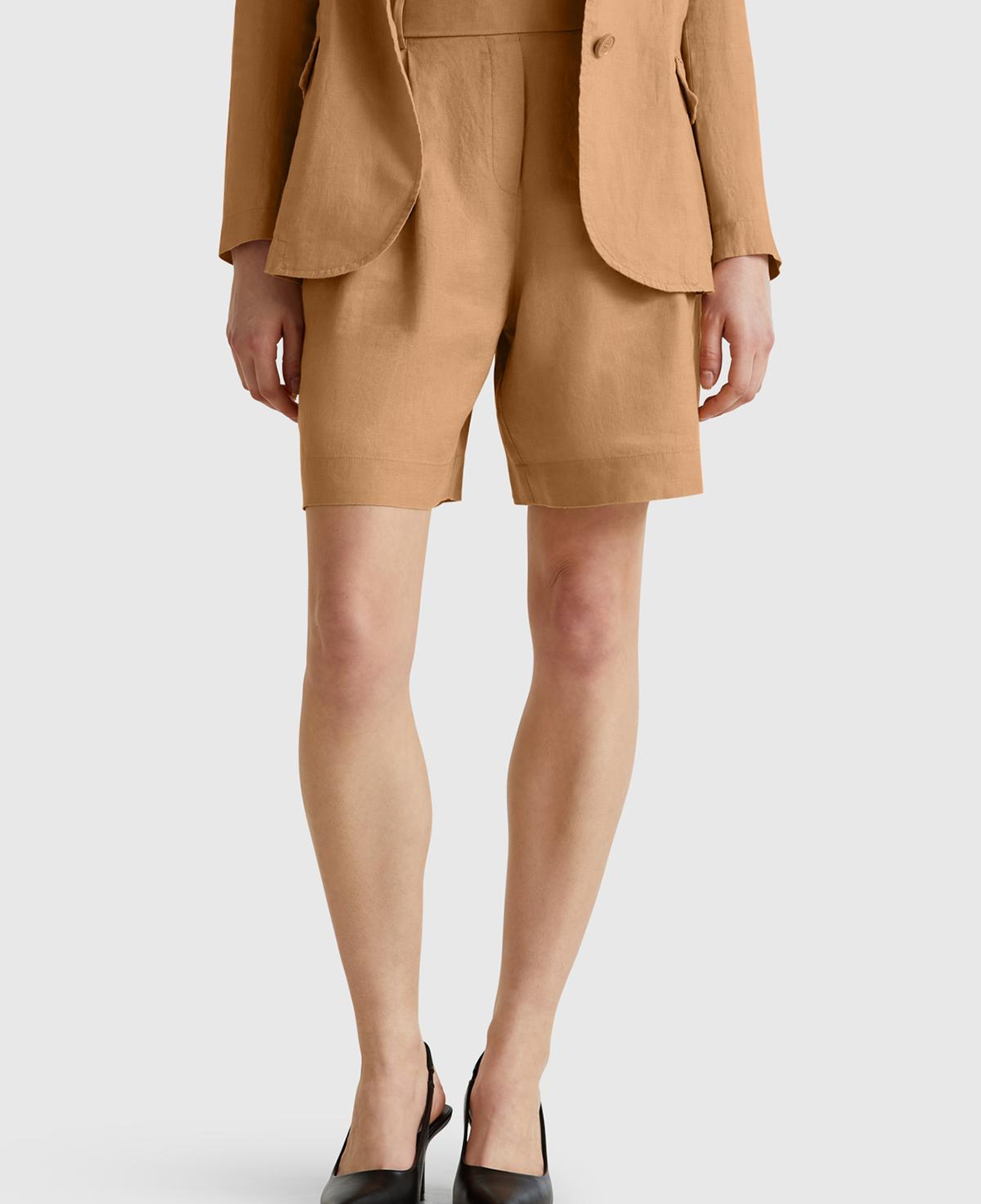 Kadın Bej %100 Keten Arka Beli Lastikli Pileli Relax Fit Bermuda Şort