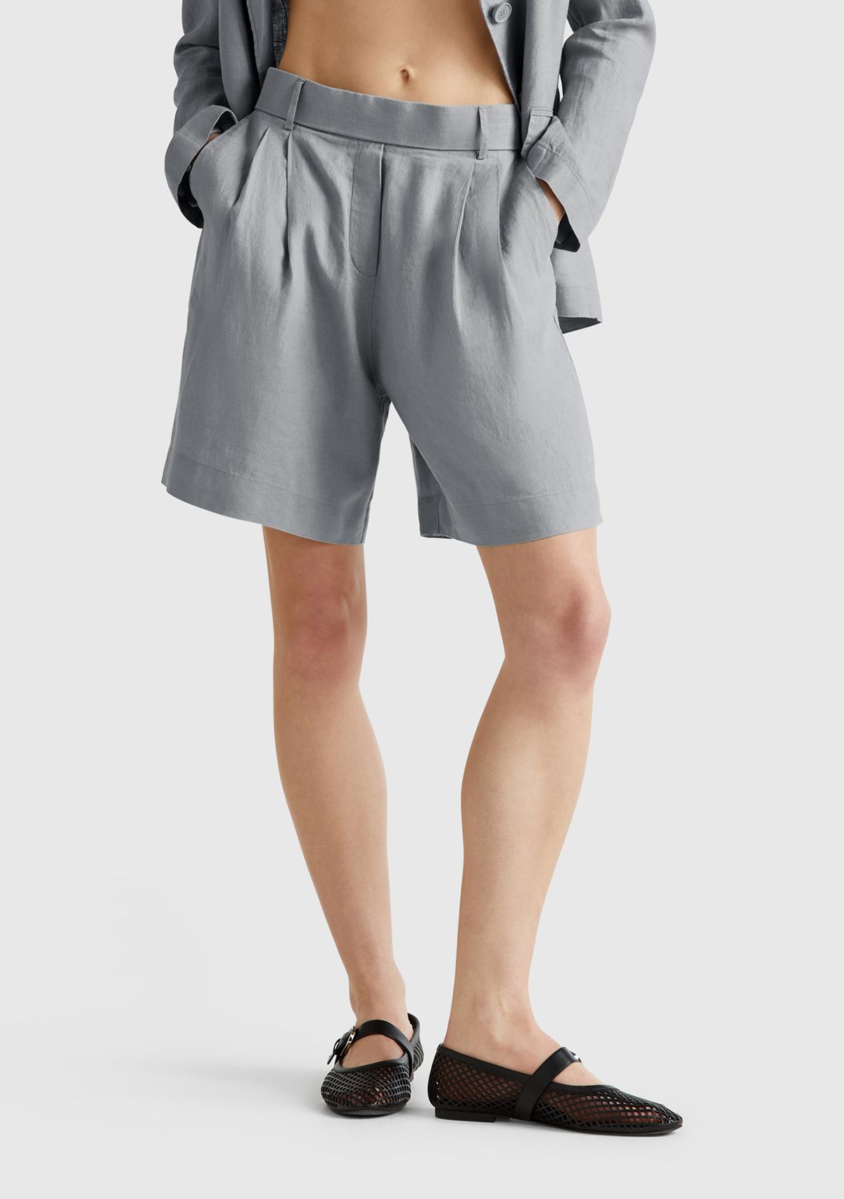 Kadın Gri %100 Keten Arka Beli Lastikli Pileli Relax Fit Bermuda Şort