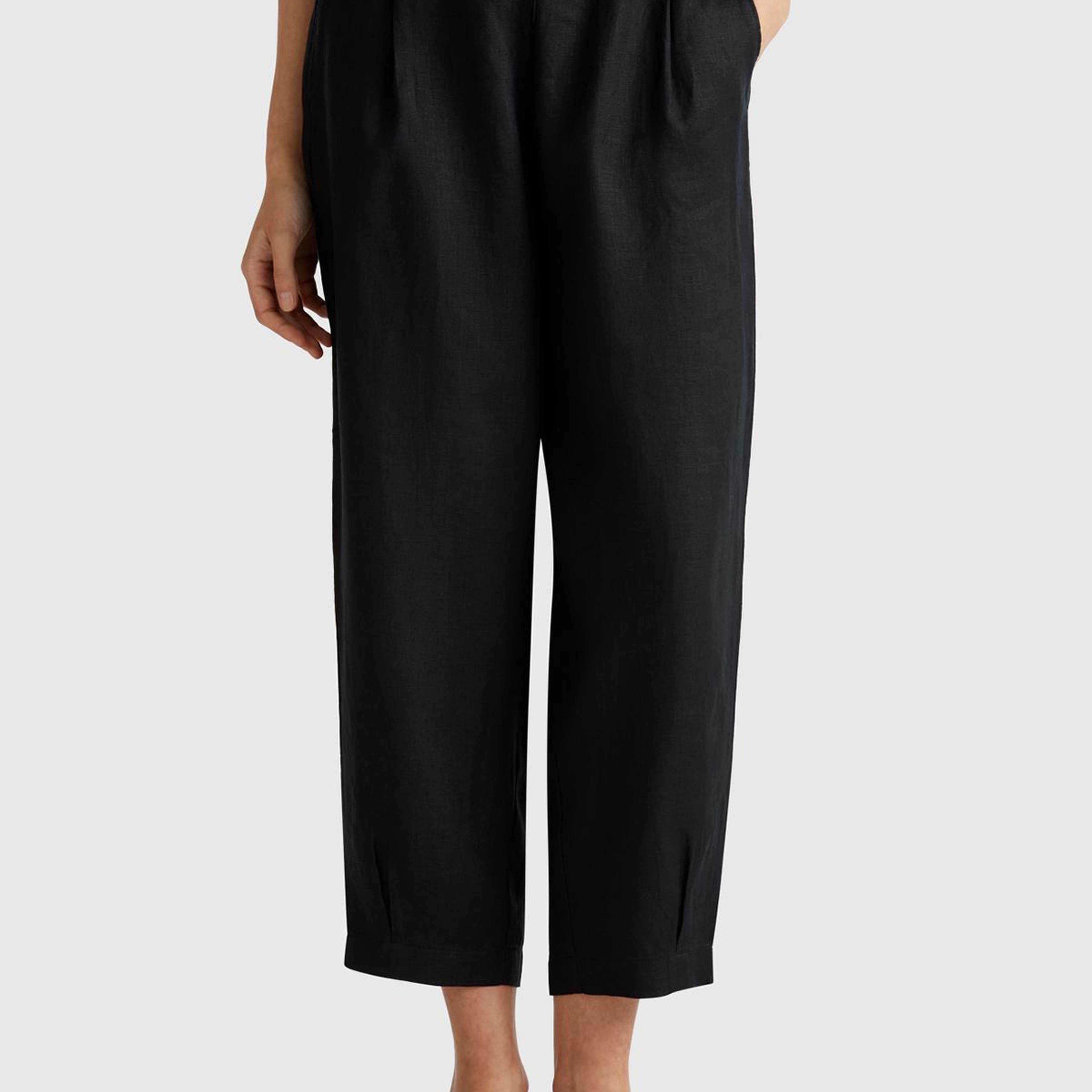 Kadın Siyah %100 Keten Arka Beli Lastikli Paçası Dar Relax Fit Pantolon