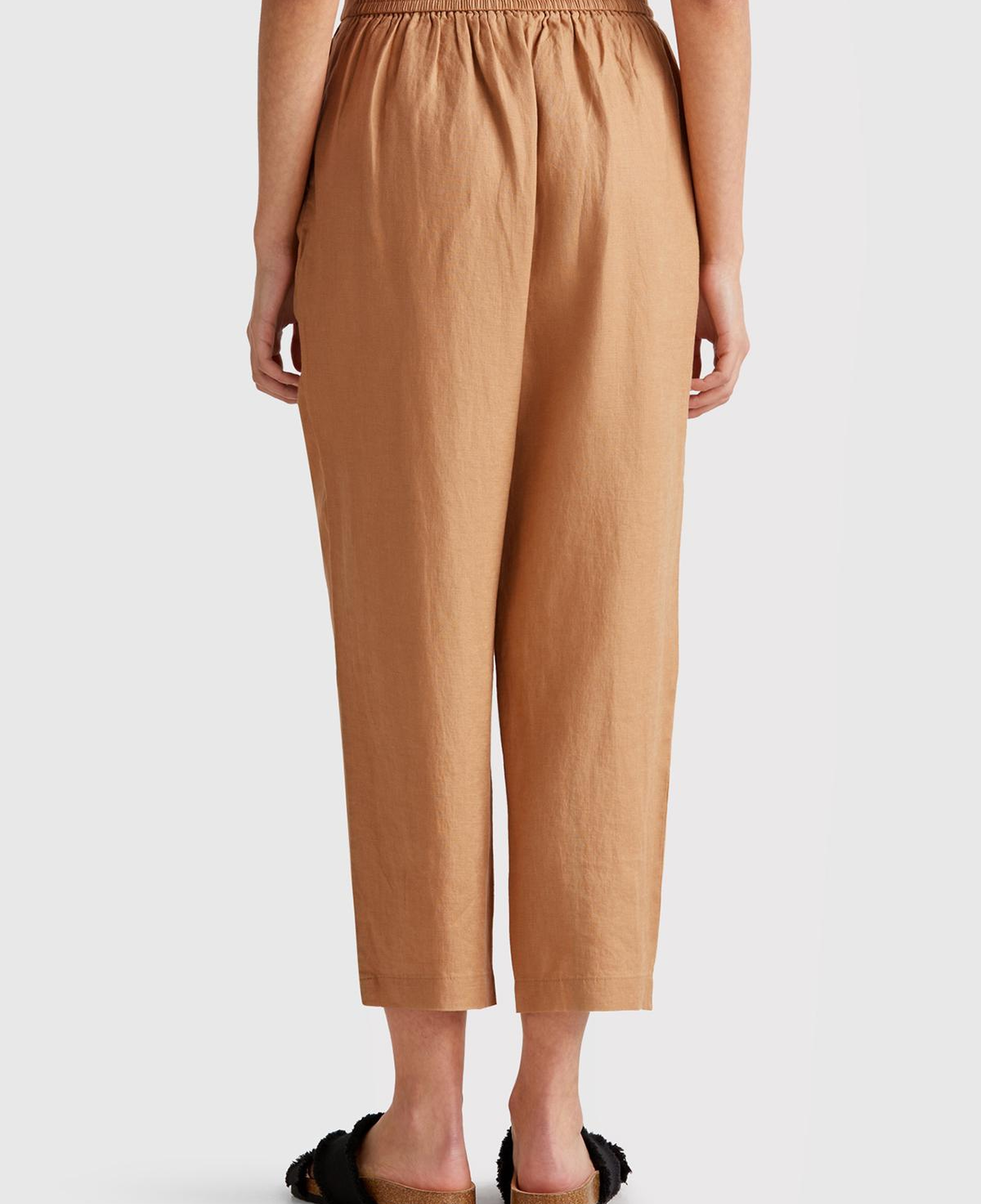 Kadın Bej %100 Keten Arka Beli Lastikli Paçası Dar Relax Fit Pantolon
