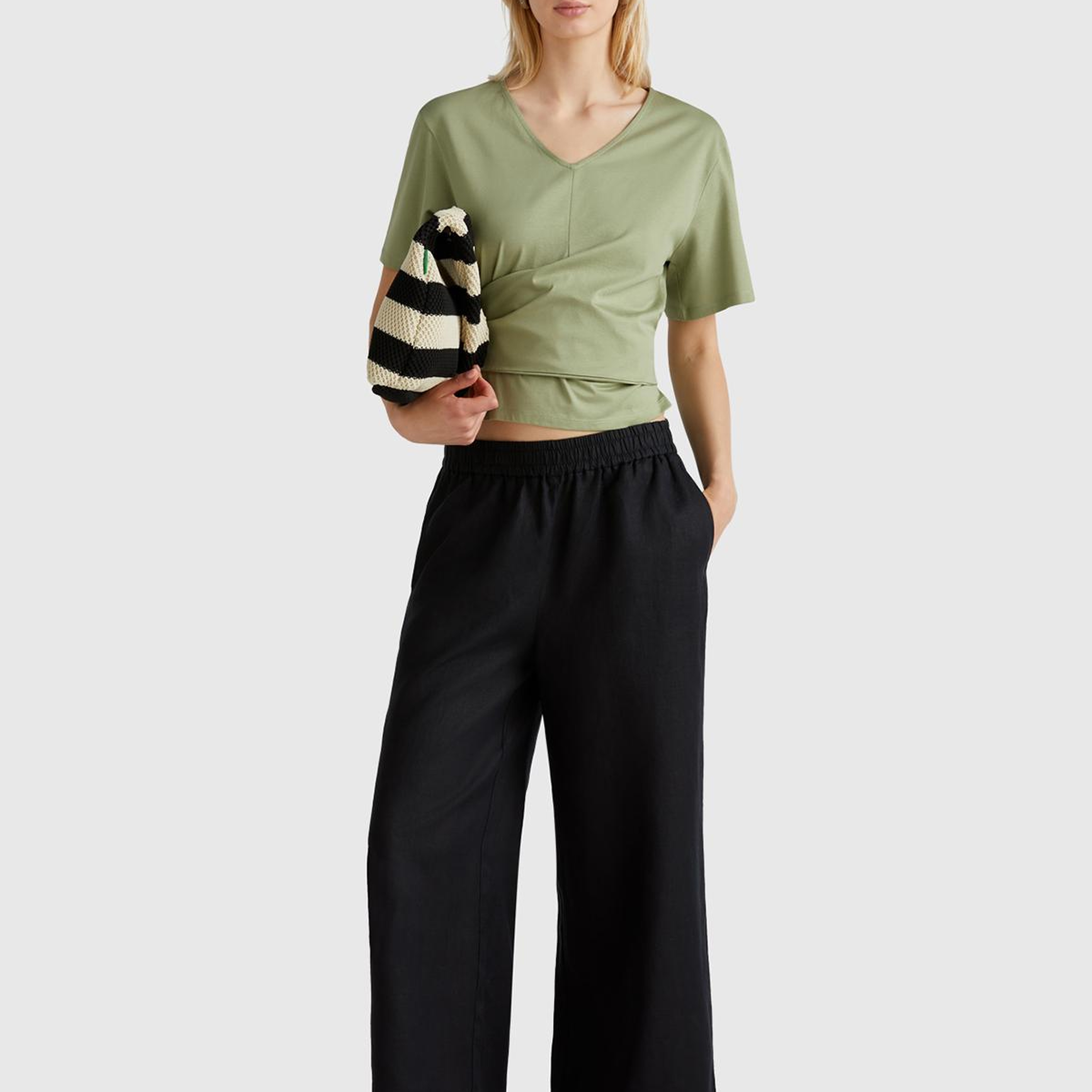 Kadın Siyah %100 Keten Beli Lastikli Bol Kısa Paça Pantolon