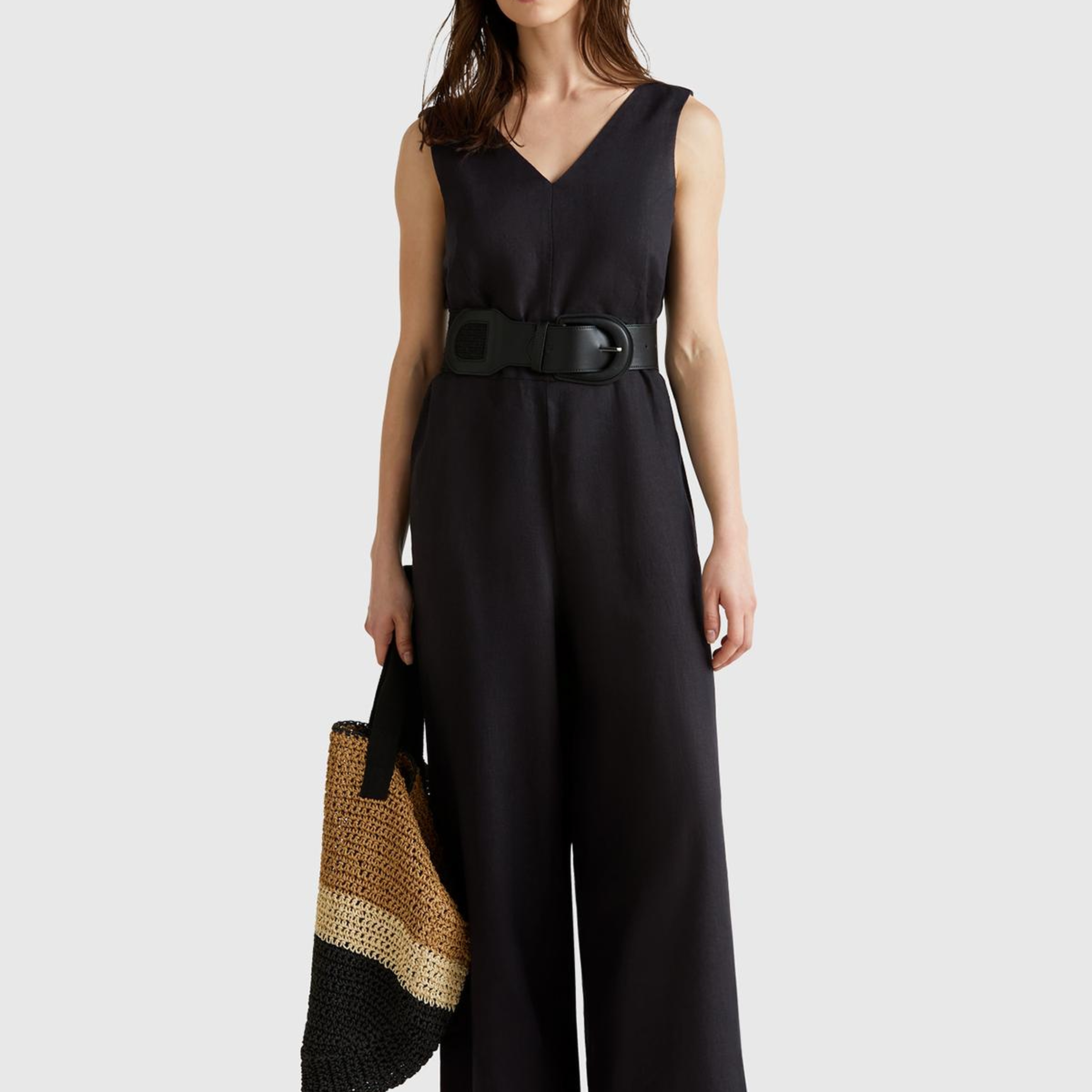 Kadın Siyah %100 Keten Kuşaklı Bedeni Oturan Wide Leg V Yaka Tulum