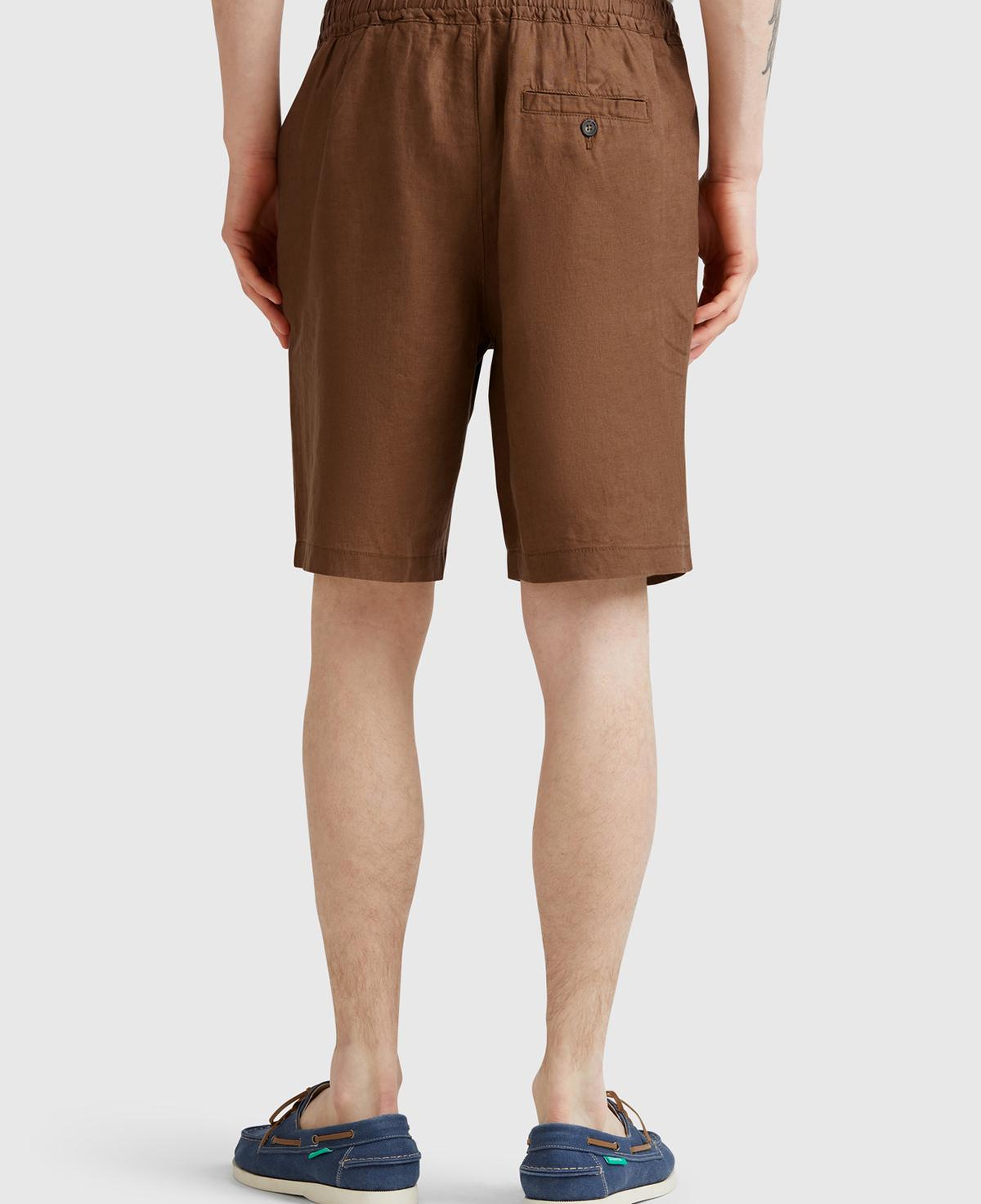 Erkek Kahverengi %100 Keten Büzgü İpli Düğmeli Pile Detaylı Bermuda Şort