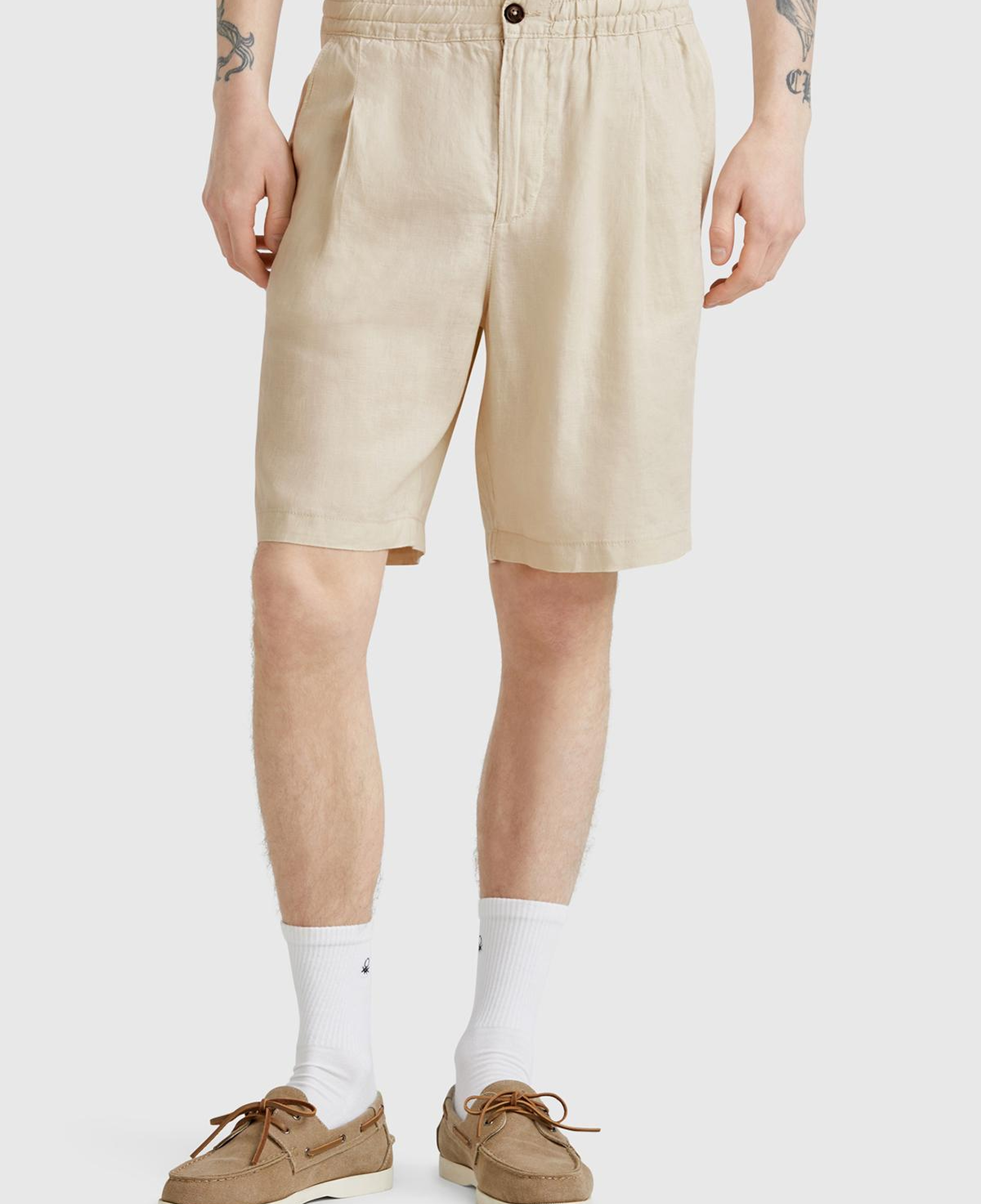 Erkek Taş Rengi %100 Keten Büzgü İpli Düğmeli Pile Detaylı Bermuda Şort