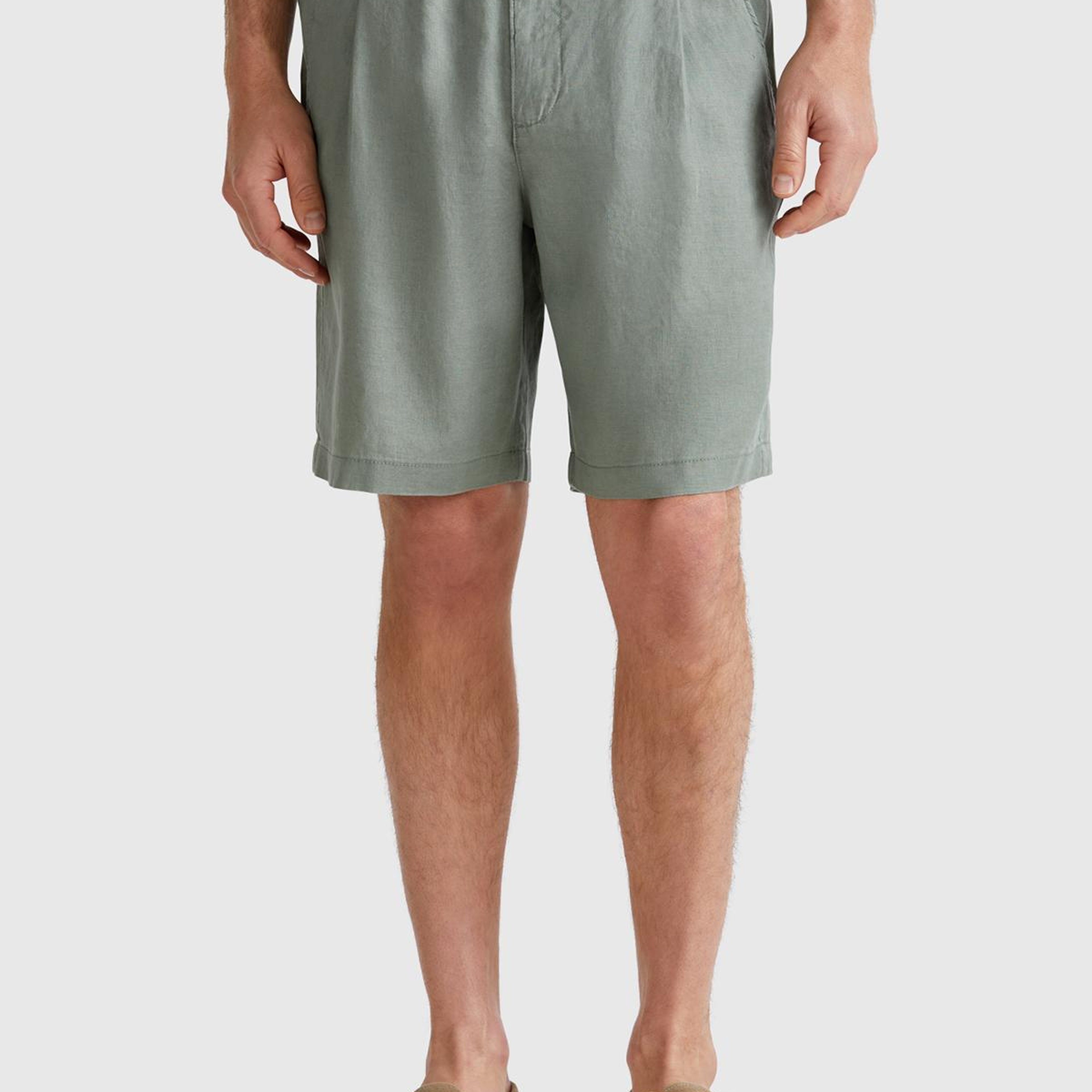 Erkek Soluk Yeşil %100 Keten Büzgü İpli Düğmeli Pile Detaylı Bermuda Şort