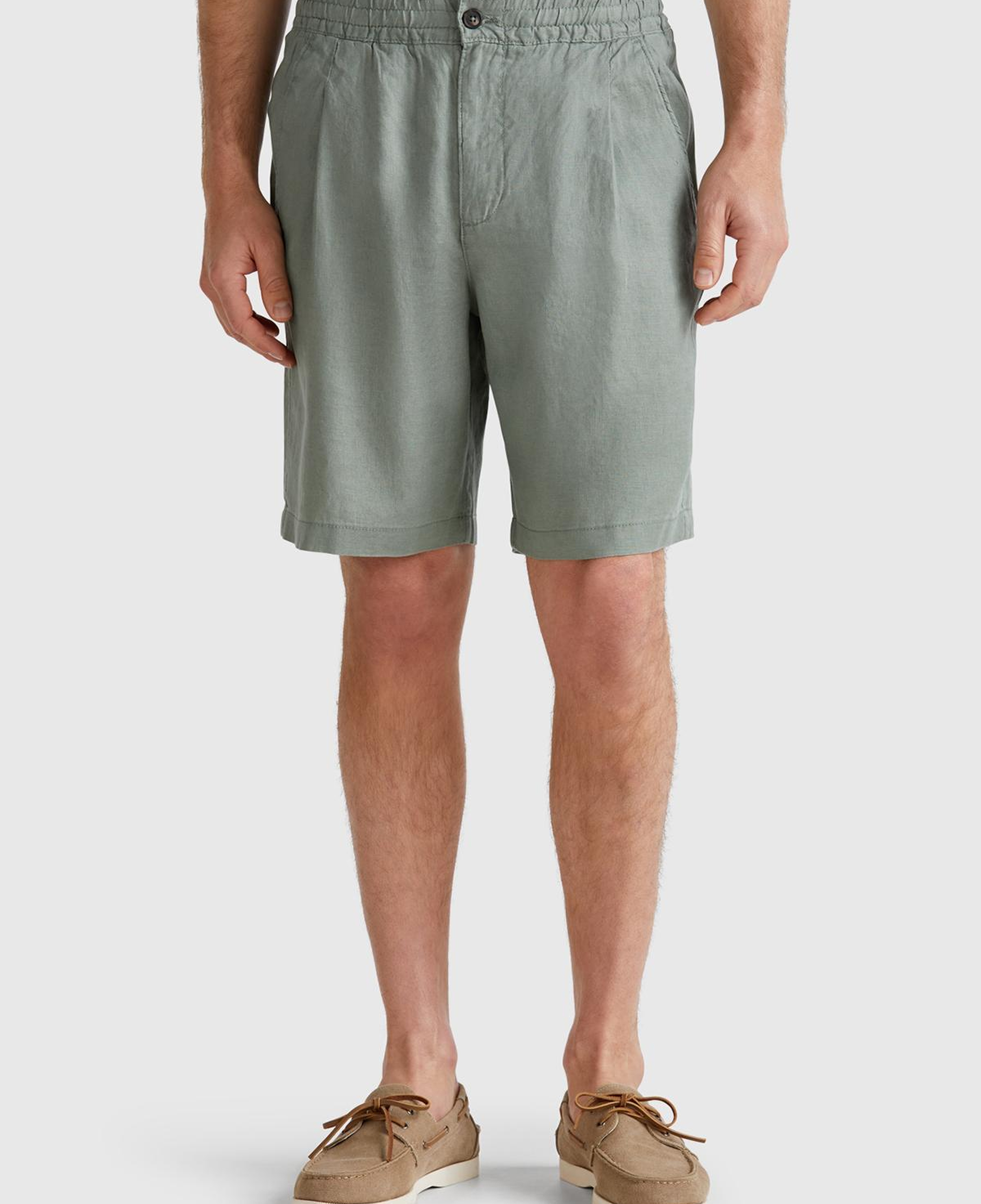 Erkek Soluk Yeşil %100 Keten Büzgü İpli Düğmeli Pile Detaylı Bermuda Şort