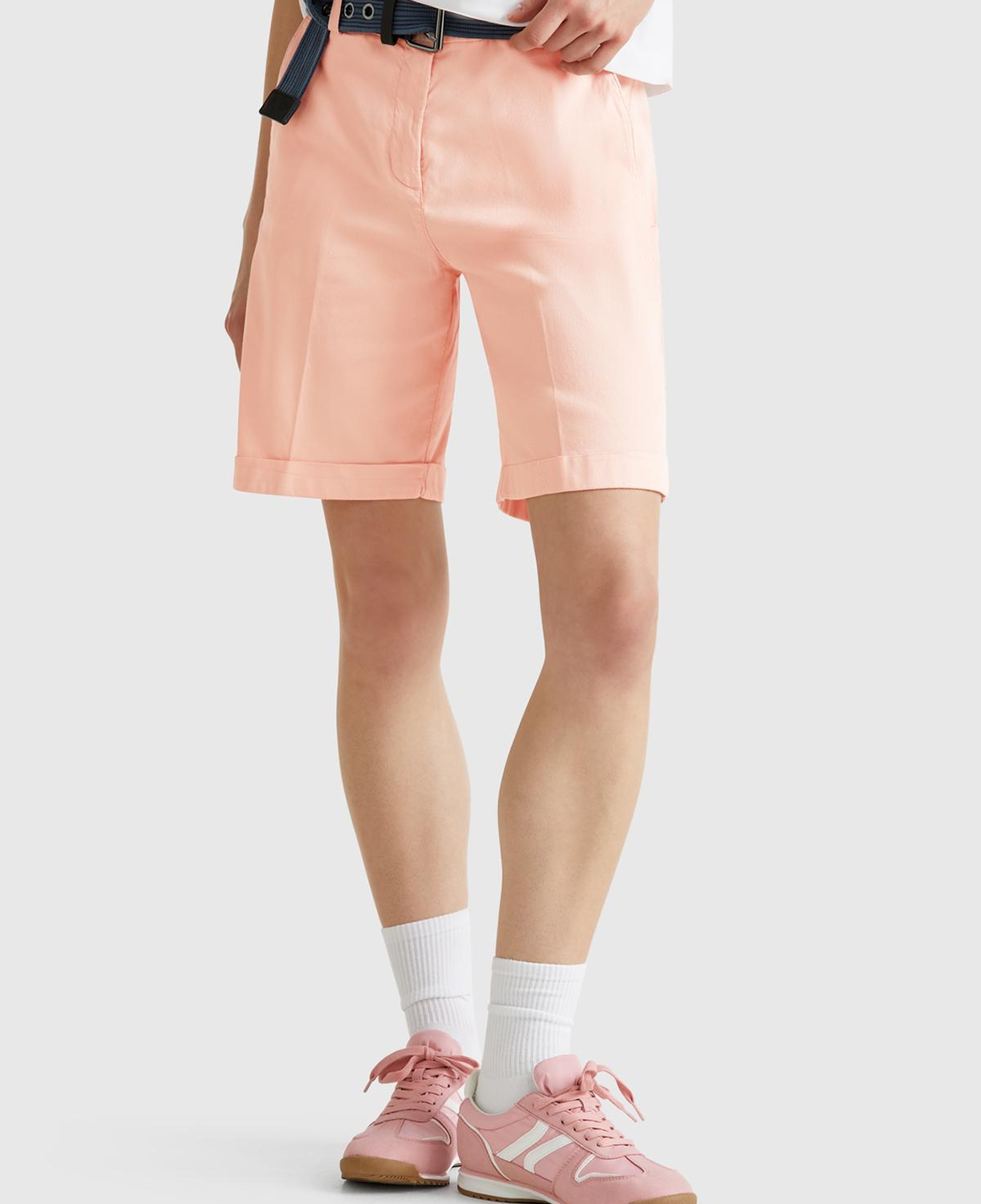 Kadın Pembe Pamuk Karışımlı Önü Düğmeli Regular Fit Bermuda Şort