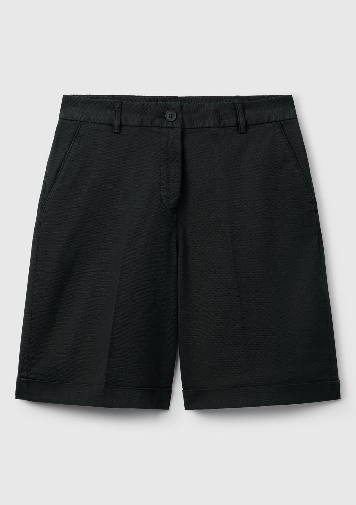 Kadın Siyah Pamuk Karışımlı Önü Düğmeli Regular Fit Bermuda Şort