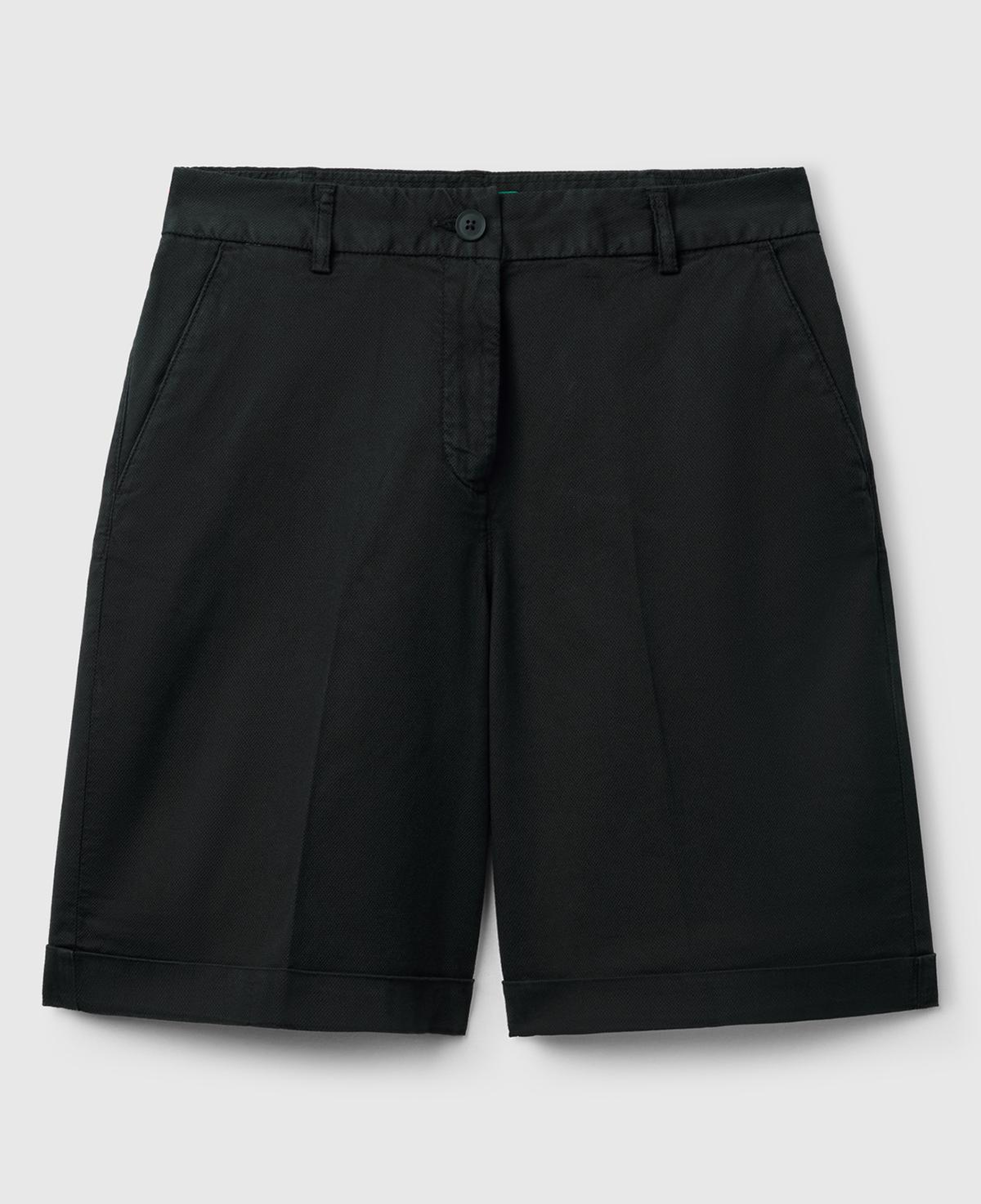 Kadın Siyah Pamuk Karışımlı Önü Düğmeli Regular Fit Bermuda Şort