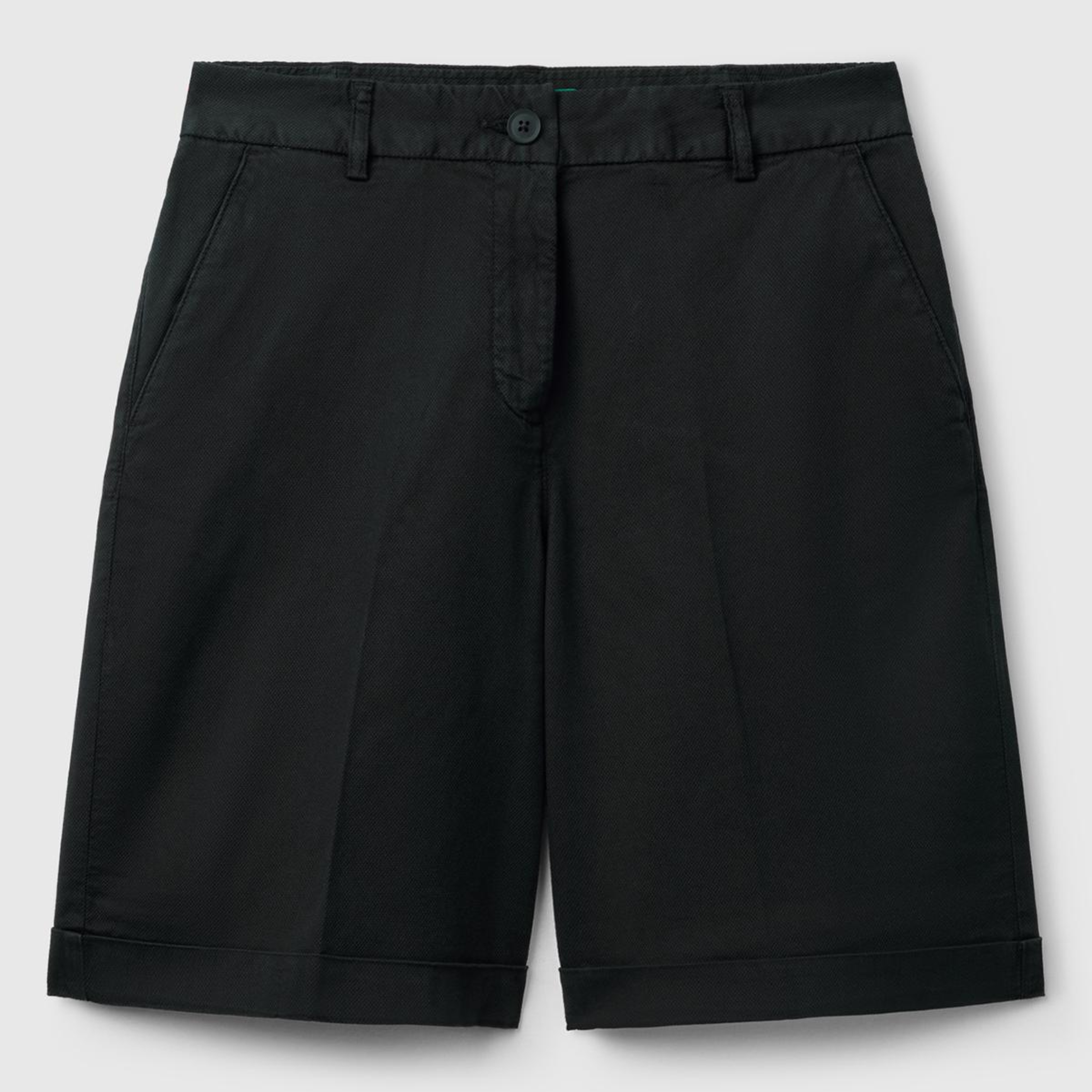 Kadın Siyah Pamuk Karışımlı Önü Düğmeli Regular Fit Bermuda Şort