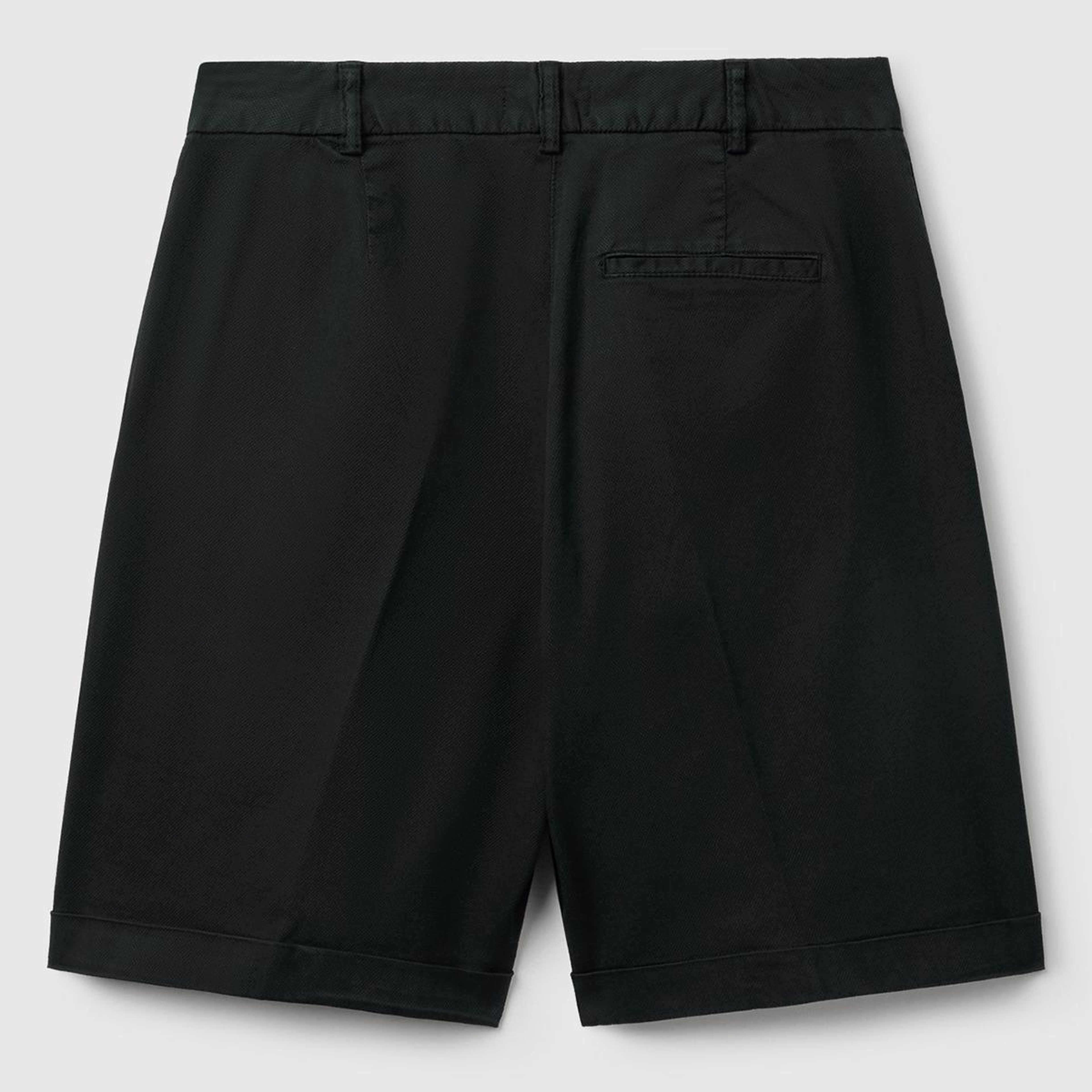 Kadın Siyah Pamuk Karışımlı Önü Düğmeli Regular Fit Bermuda Şort