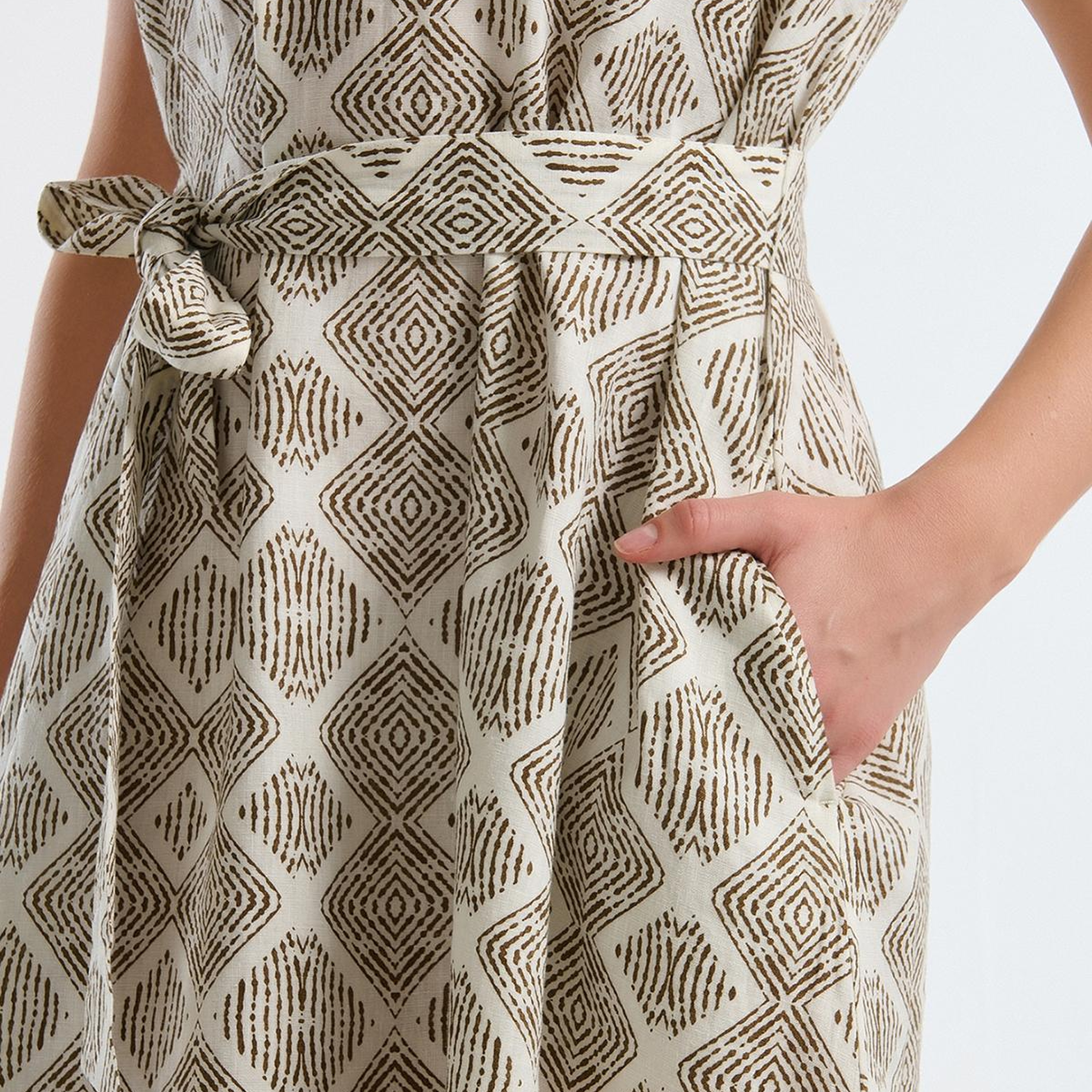 Kadın Beyaz Mix %100 Keten Desenli V Yaka Cepli Uzun Elbise