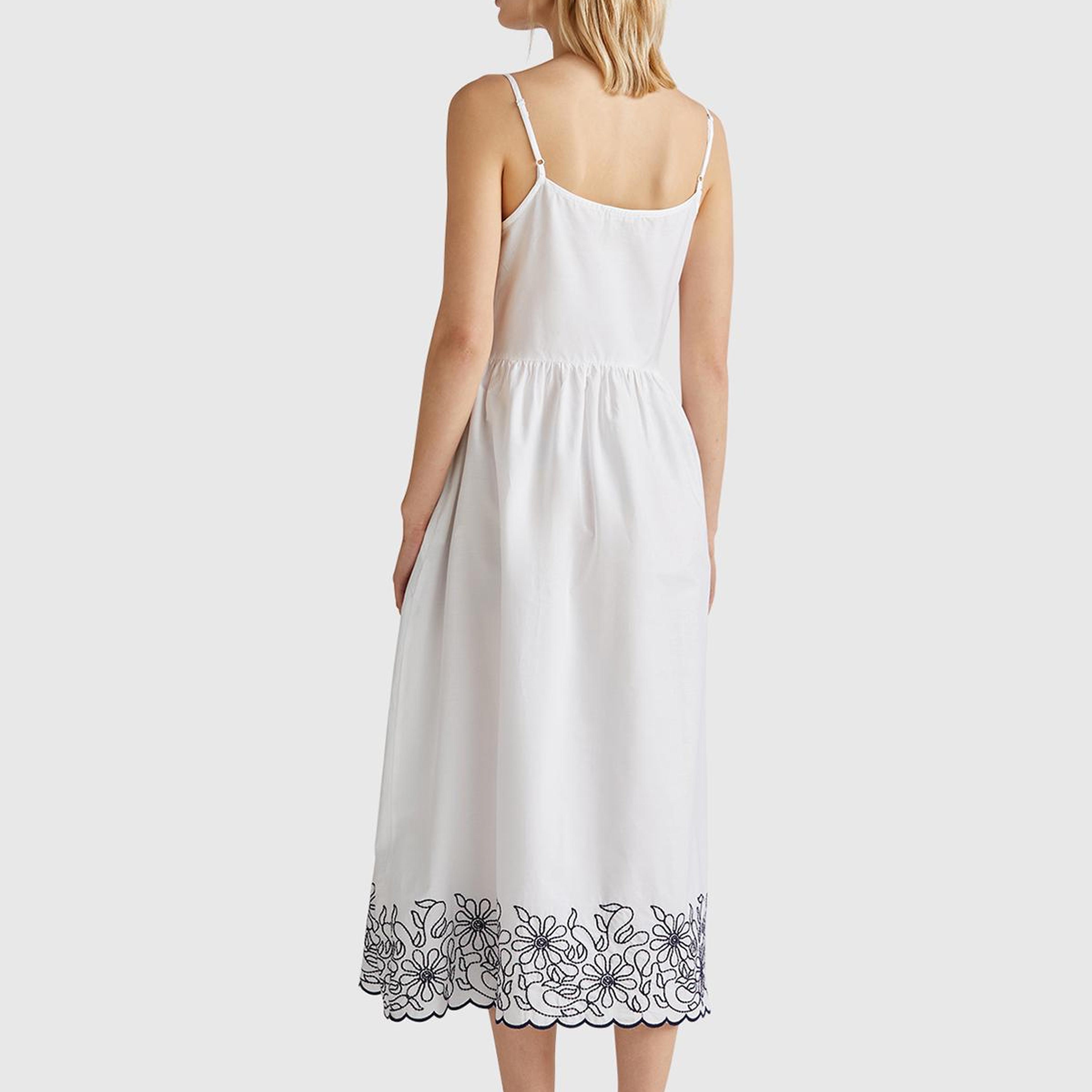 Kadın Beyaz %100 Koton Askılı Etek Ucu İşlemeli Midi Boy Elbise