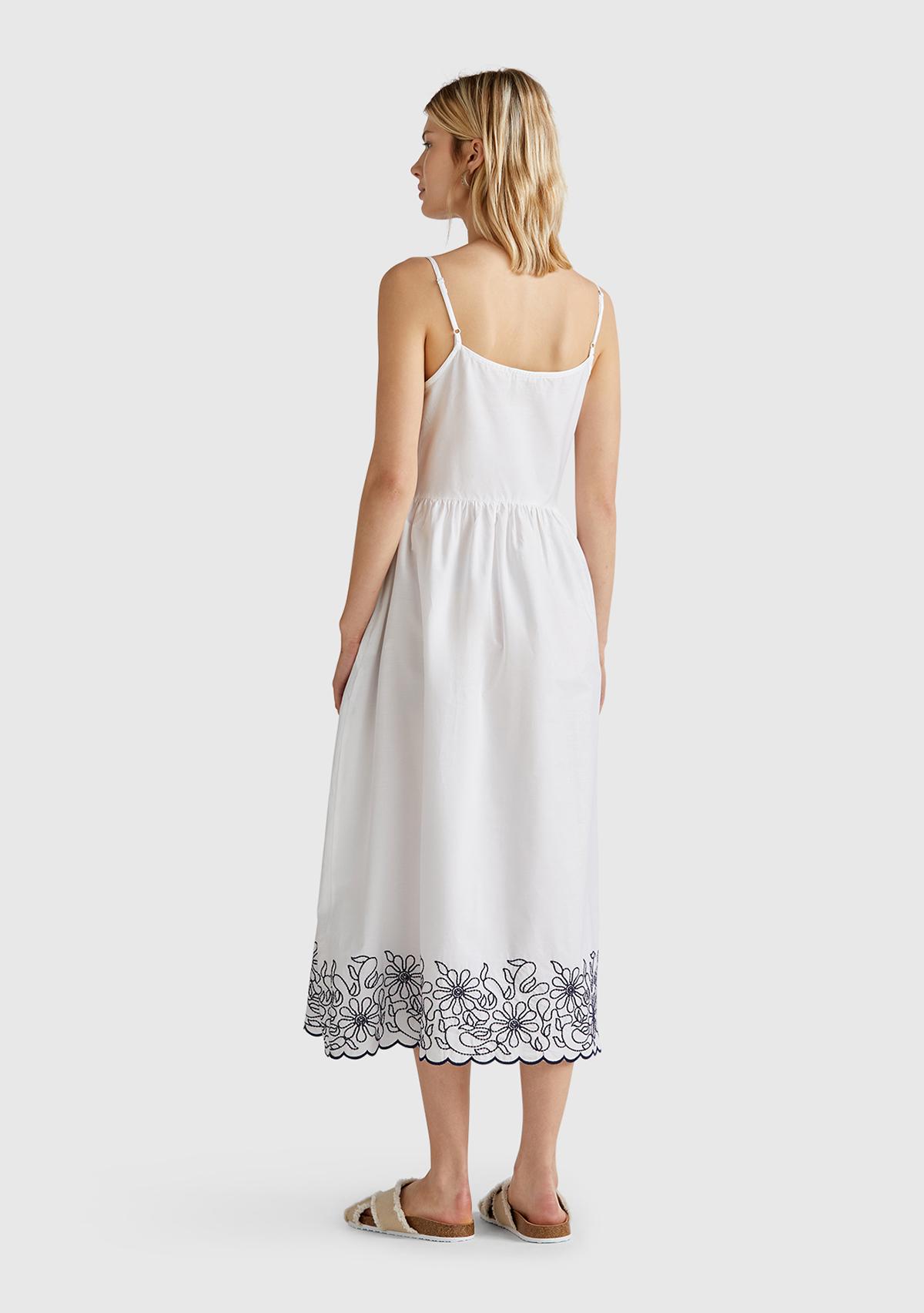 Kadın Beyaz %100 Koton Askılı Etek Ucu İşlemeli Midi Boy Elbise