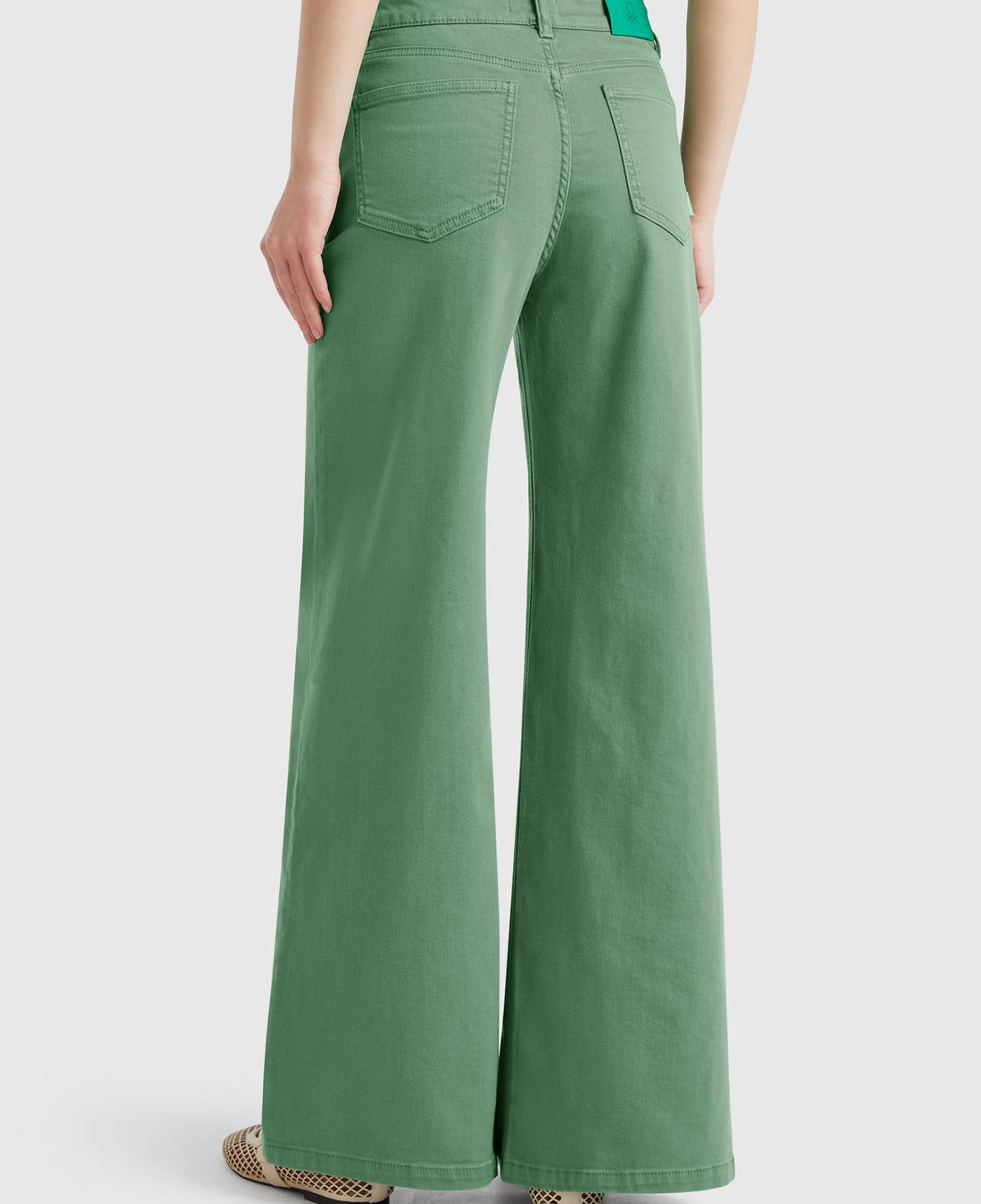 Kadın Açık Yeşil Streç Pamuklu Arkası Logo Etiketli Bol Kesim Pantolon