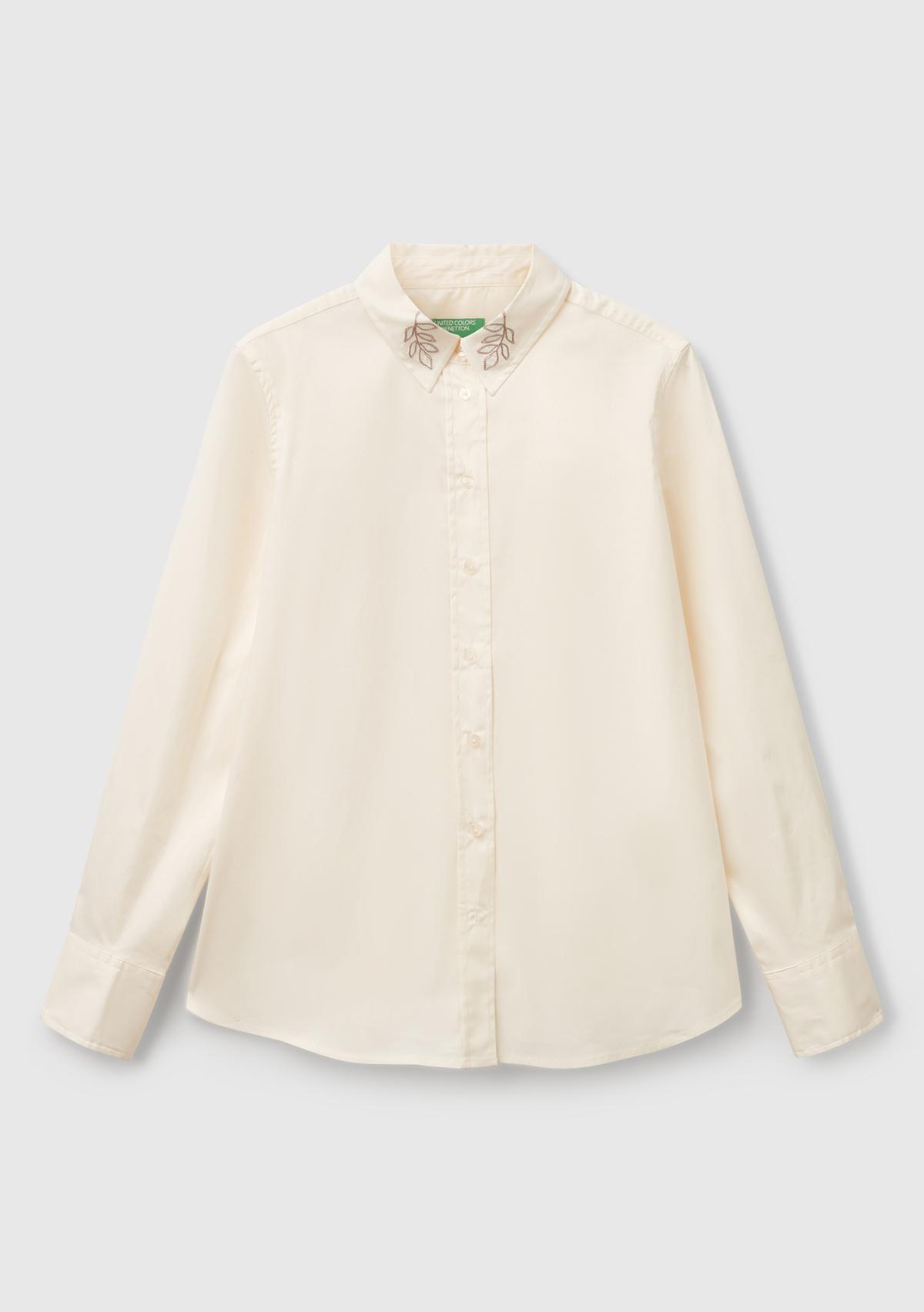 Kadın Krem Koton Karışımlı Yakası İşlemeli Regular Fit Gömlek