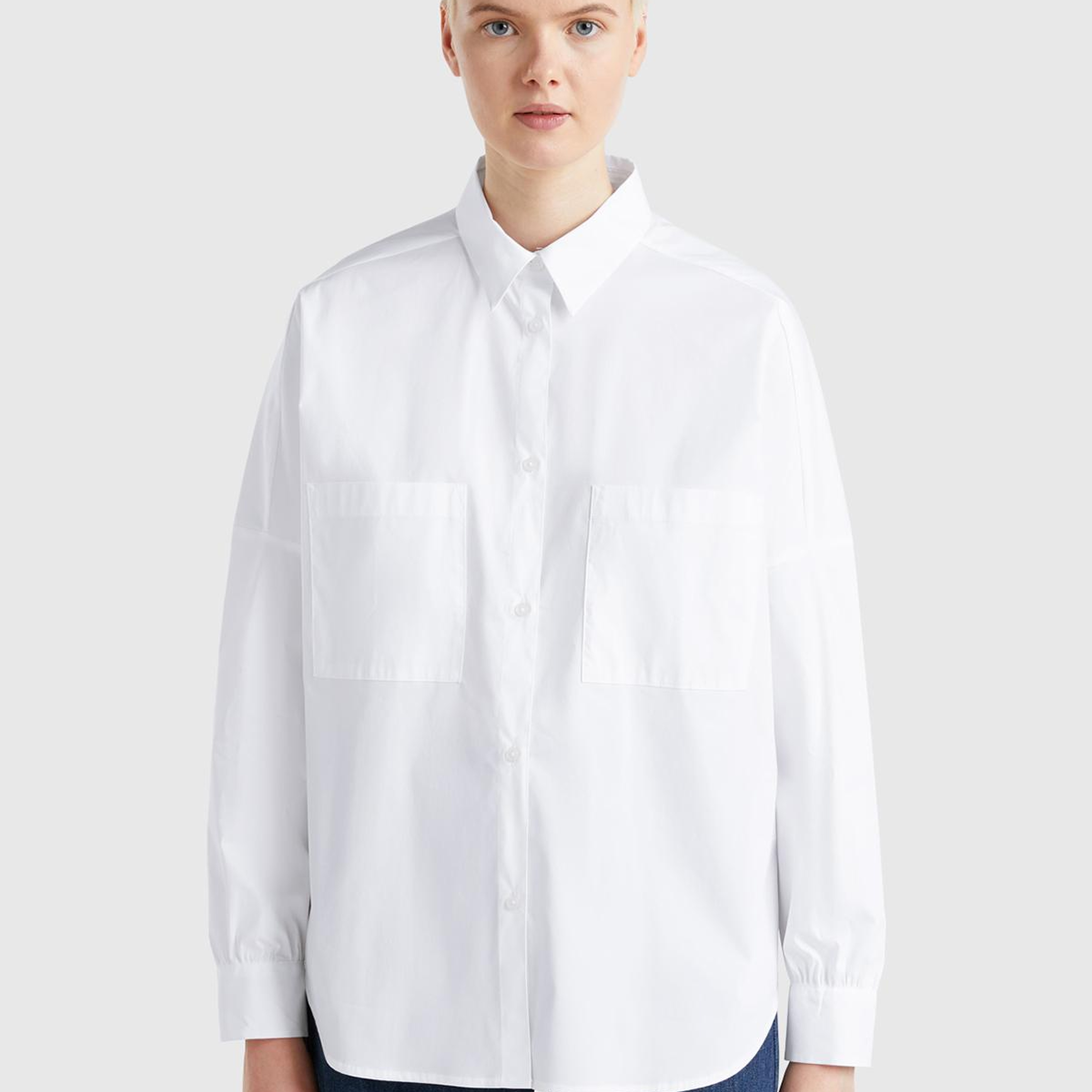 Kadın Beyaz Pamuk Karışımlı Kolu Büzgülü Düşük Omuzlu Oversize Gömlek