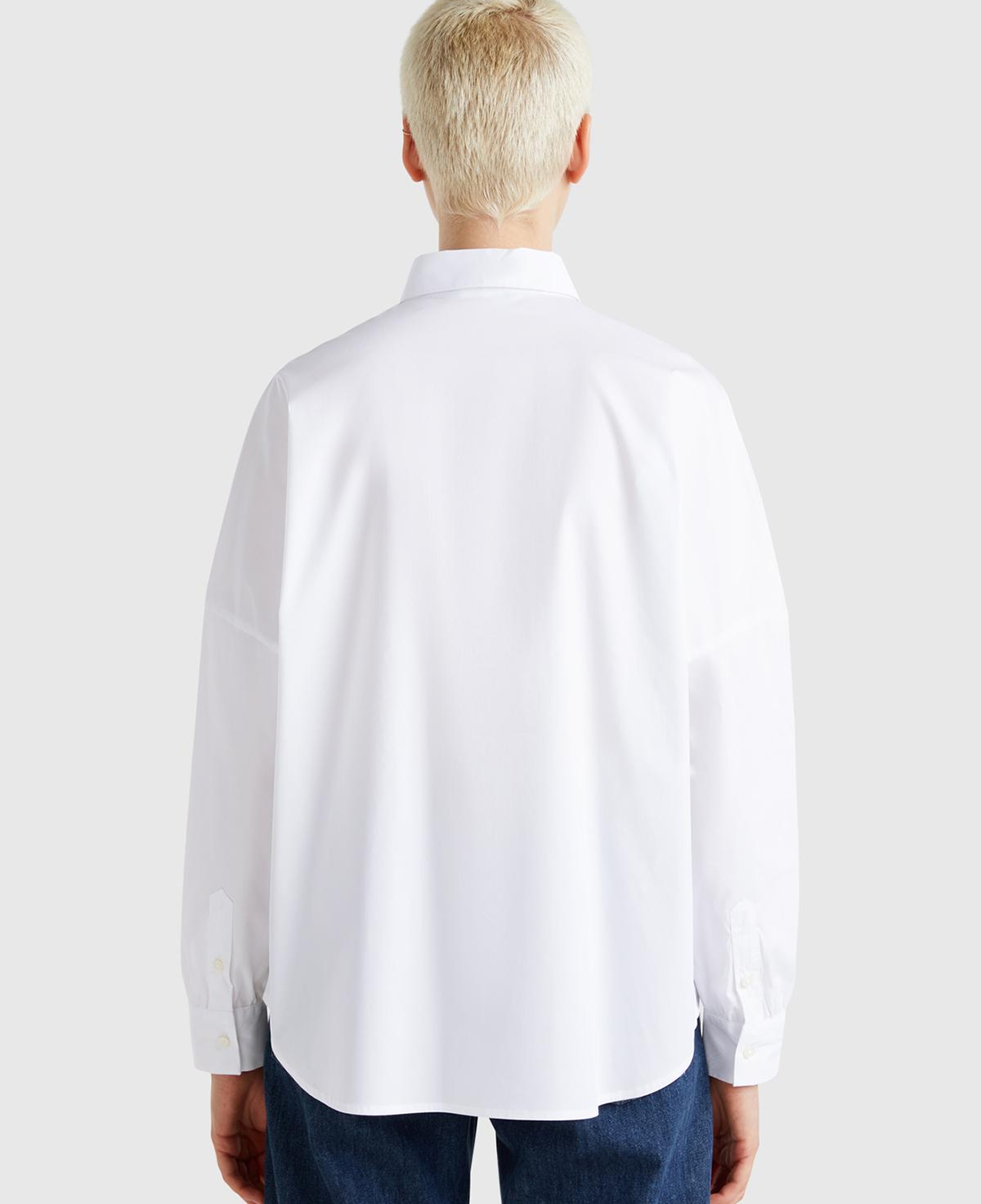 Kadın Beyaz Pamuk Karışımlı Kolu Büzgülü Düşük Omuzlu Oversize Gömlek