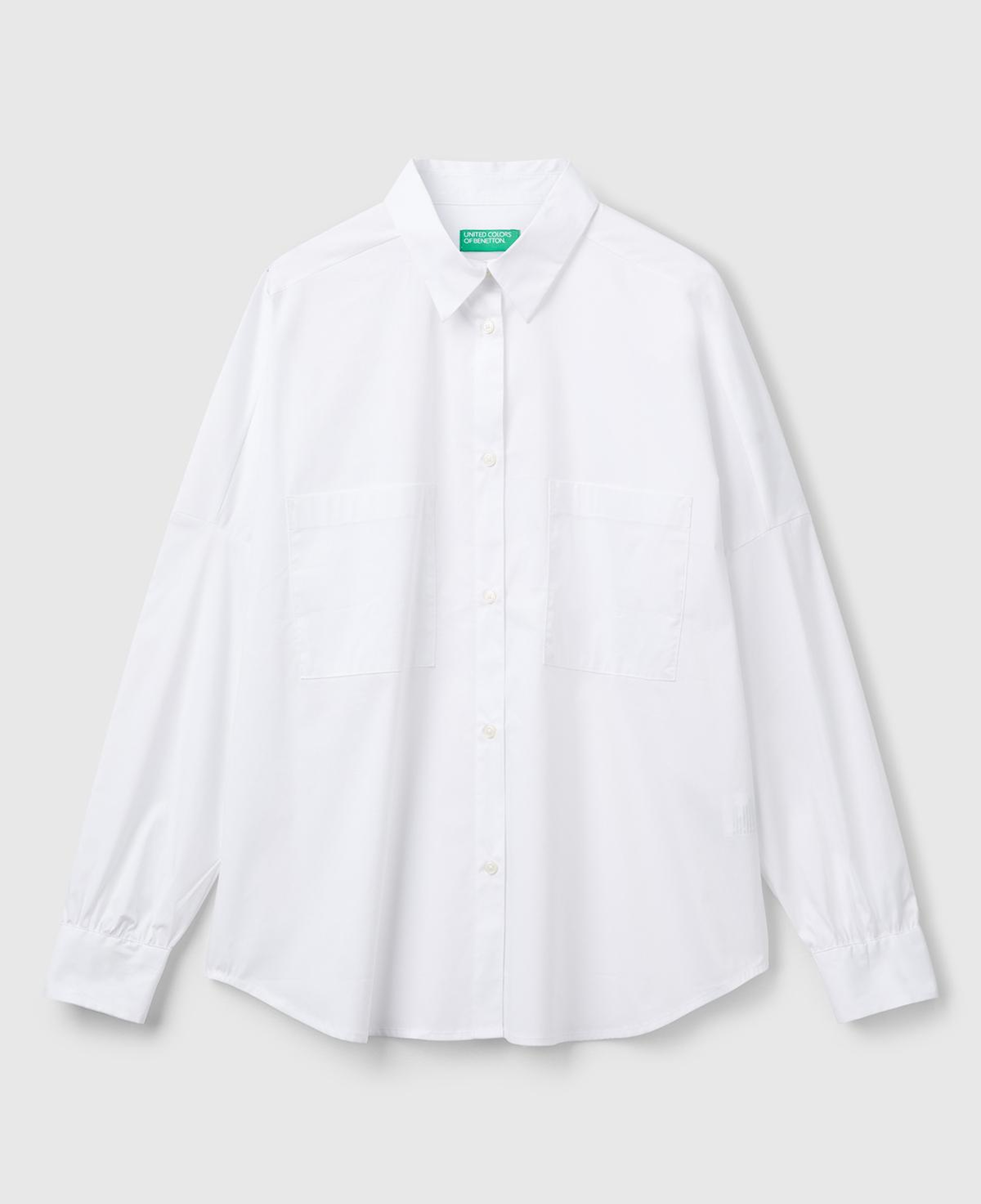 Kadın Beyaz Pamuk Karışımlı Kolu Büzgülü Düşük Omuzlu Oversize Gömlek