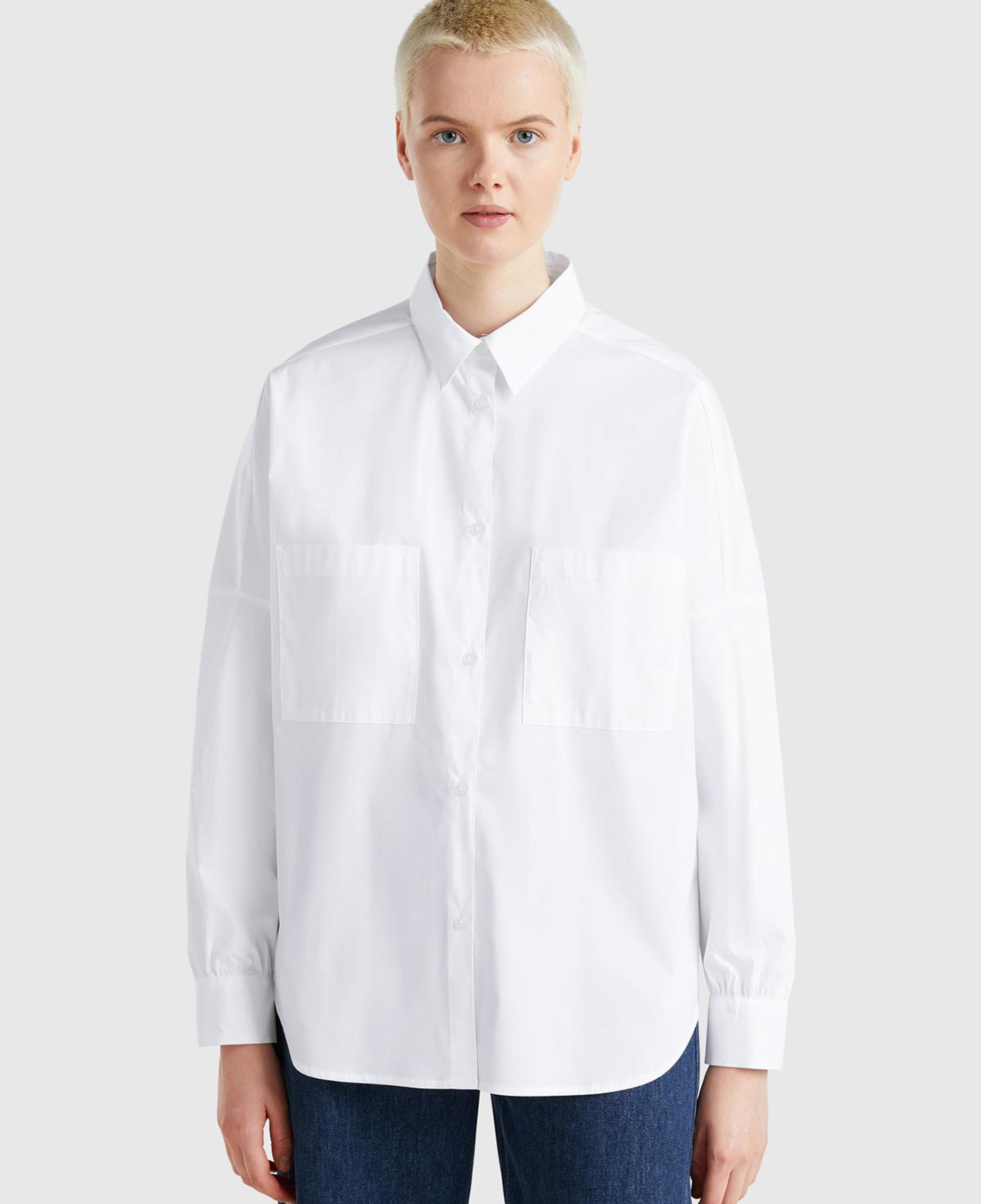 Kadın Beyaz Pamuk Karışımlı Kolu Büzgülü Düşük Omuzlu Oversize Gömlek