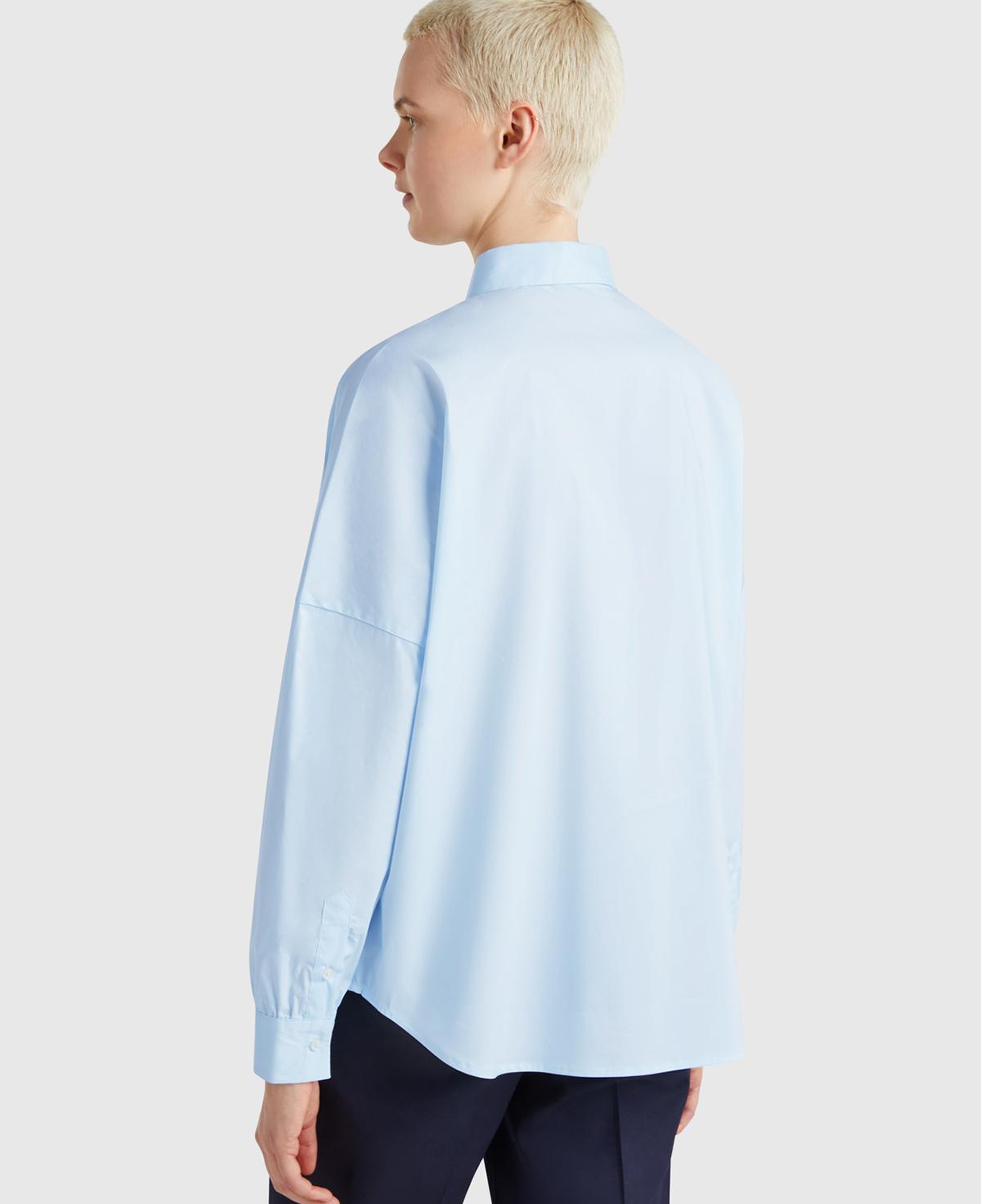 Kadın Açık Mavi Pamuk Karışımlı Kolu Büzgülü Düşük Omuzlu Oversize Gömlek