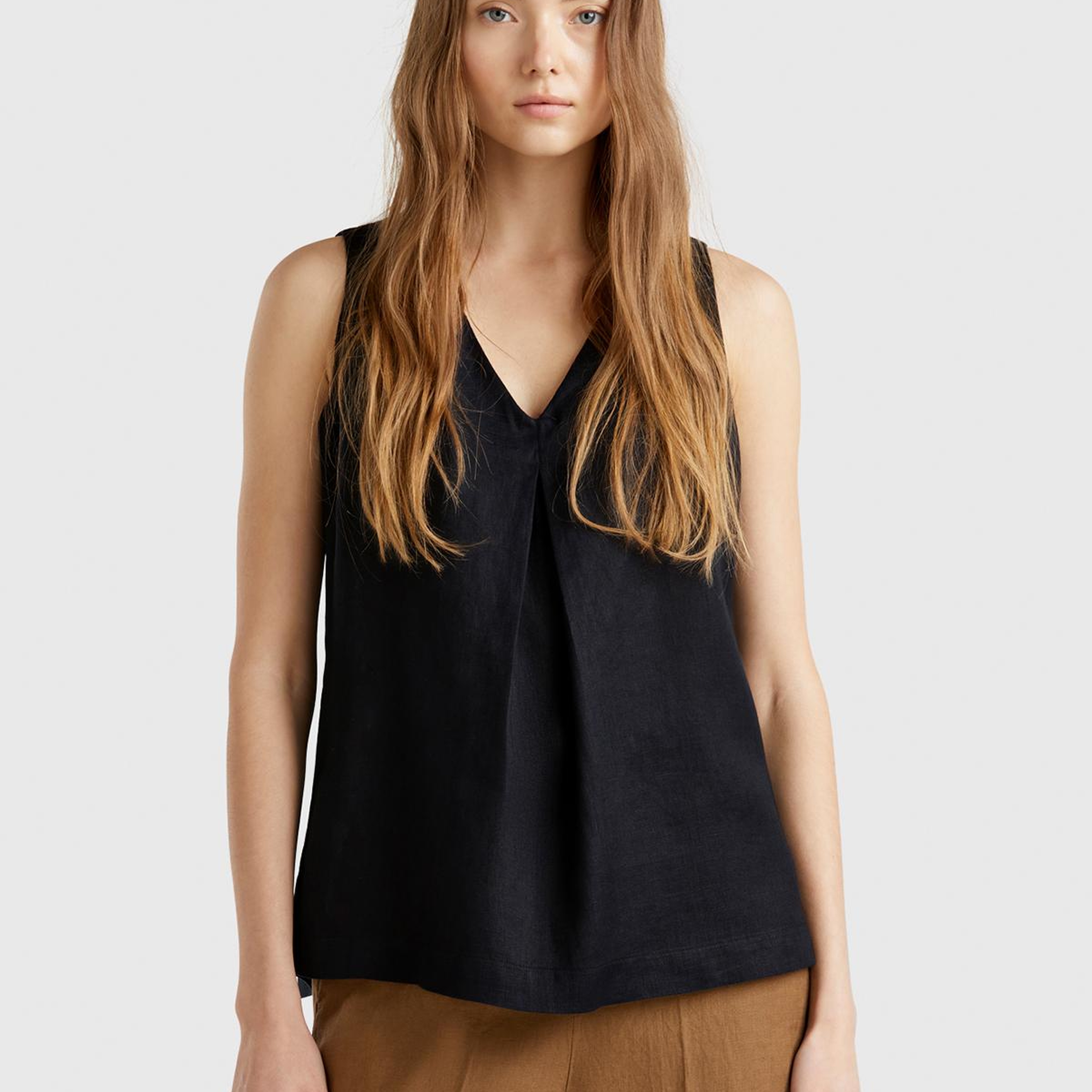 Kadın Siyah %100 Keten V Yaka Kolsuz Geniş Kesim Bluz