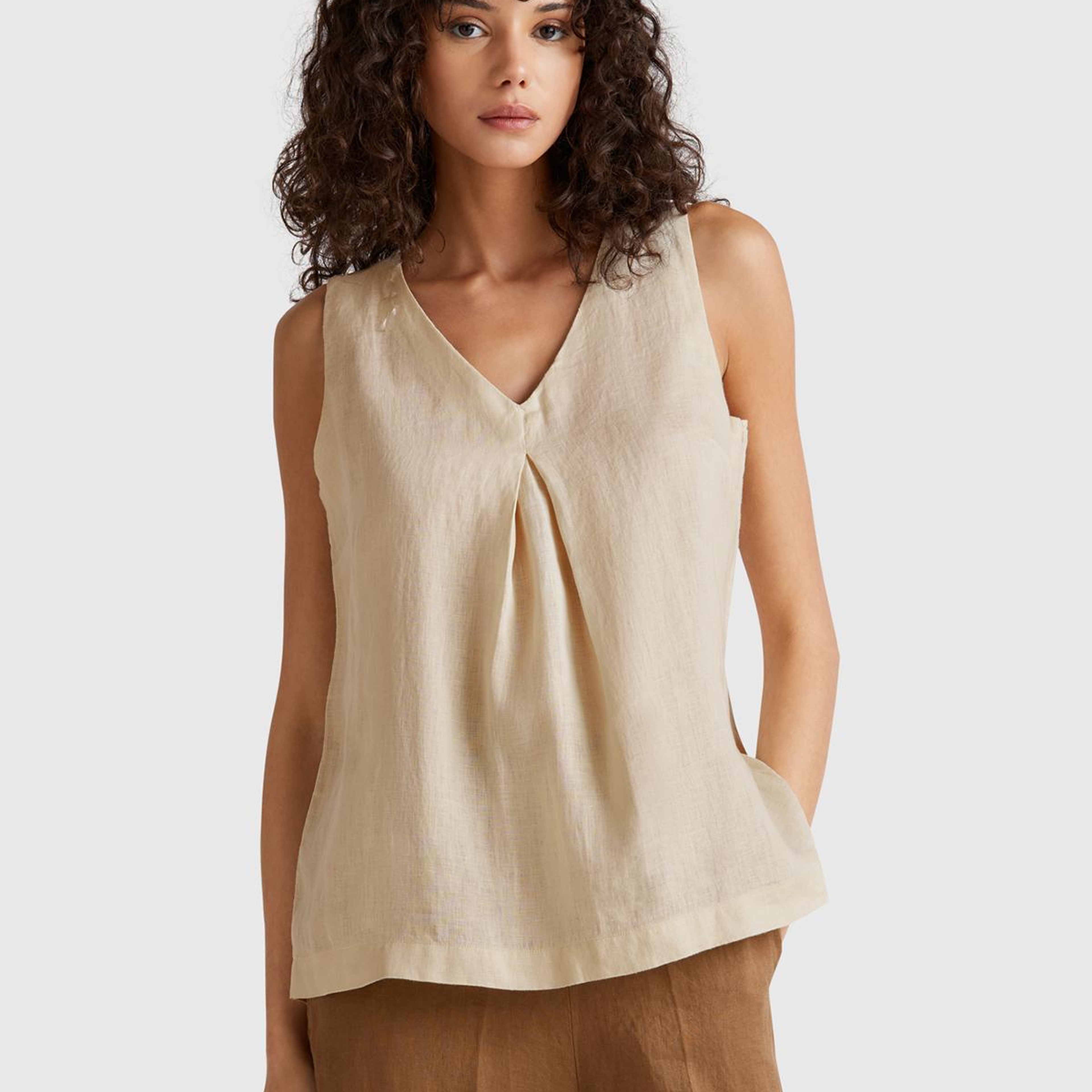 Kadın Taş Rengi %100 Keten V Yaka Kolsuz Geniş Kesim Bluz